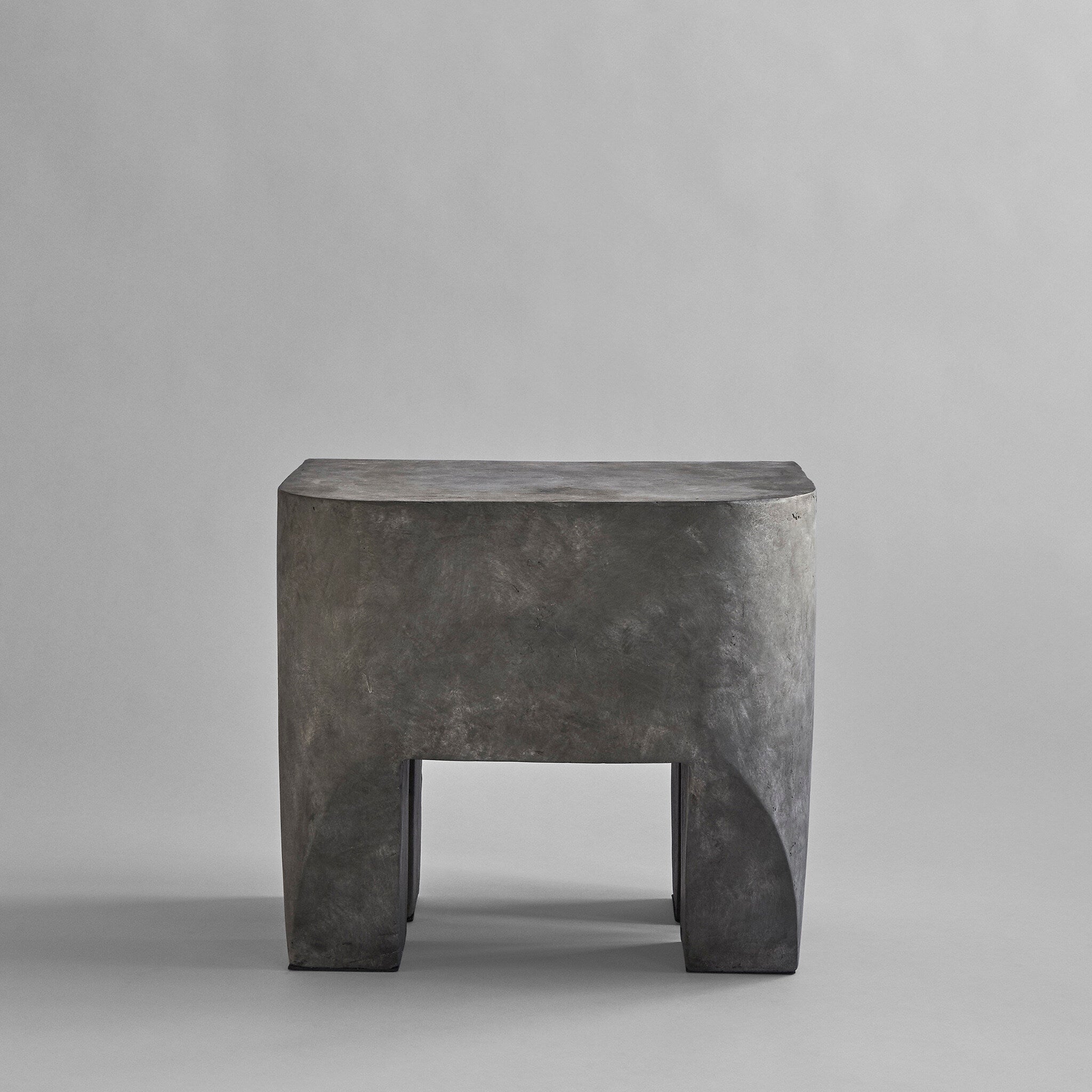 101-copenhagen-sculpt-hocker-beton-grau-beistelltisch image 7