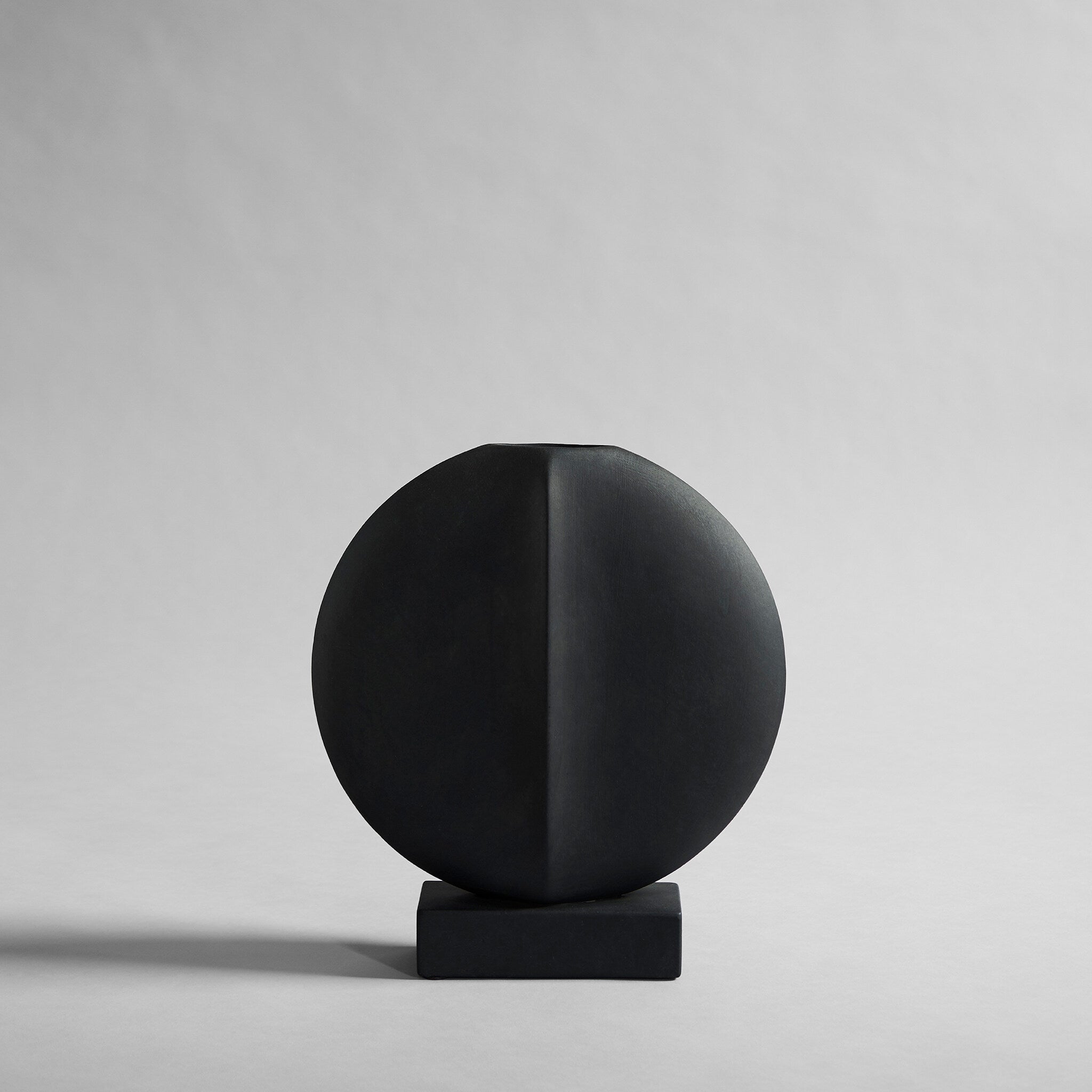 101-copenhagen-guggenheim-mini-vase-black-keramik image 1