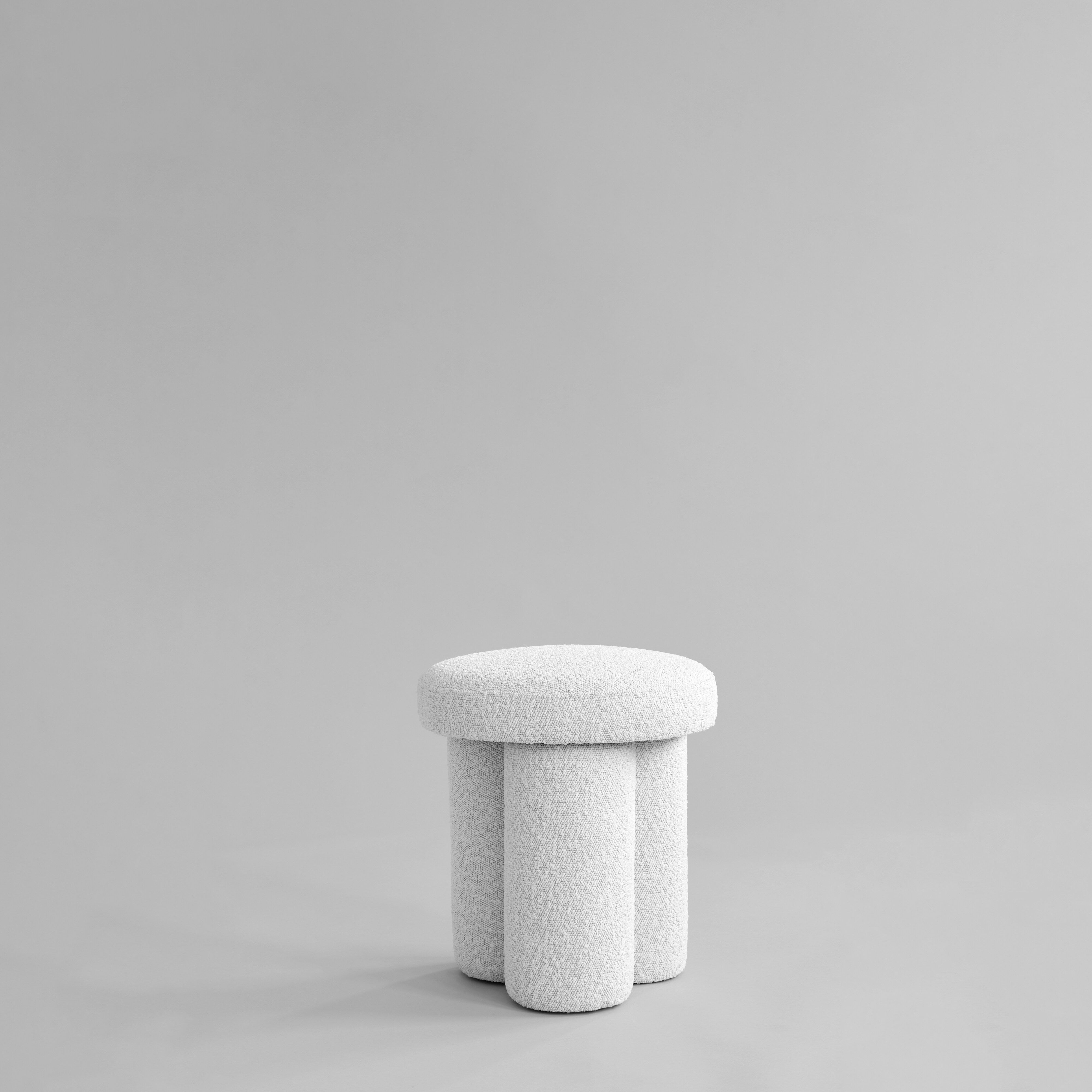 101-copenhagen-big-foot-hocker-off-white-boucl image 1