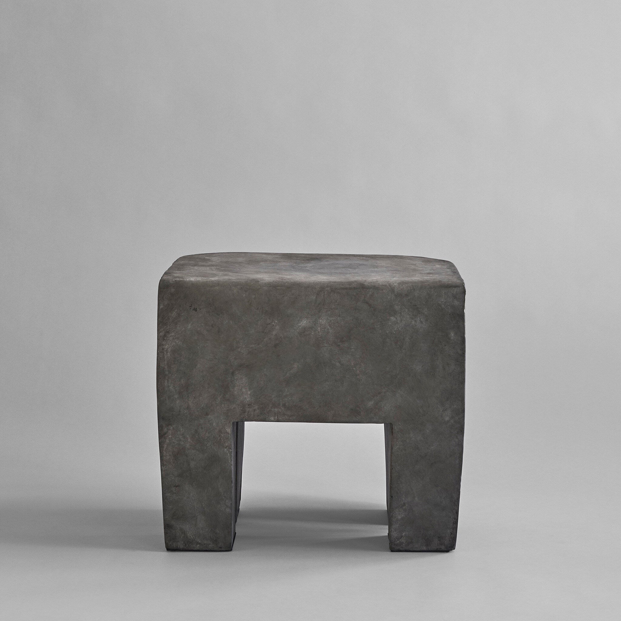 101-copenhagen-sculpt-hocker-beton-grau-beistelltisch image 8