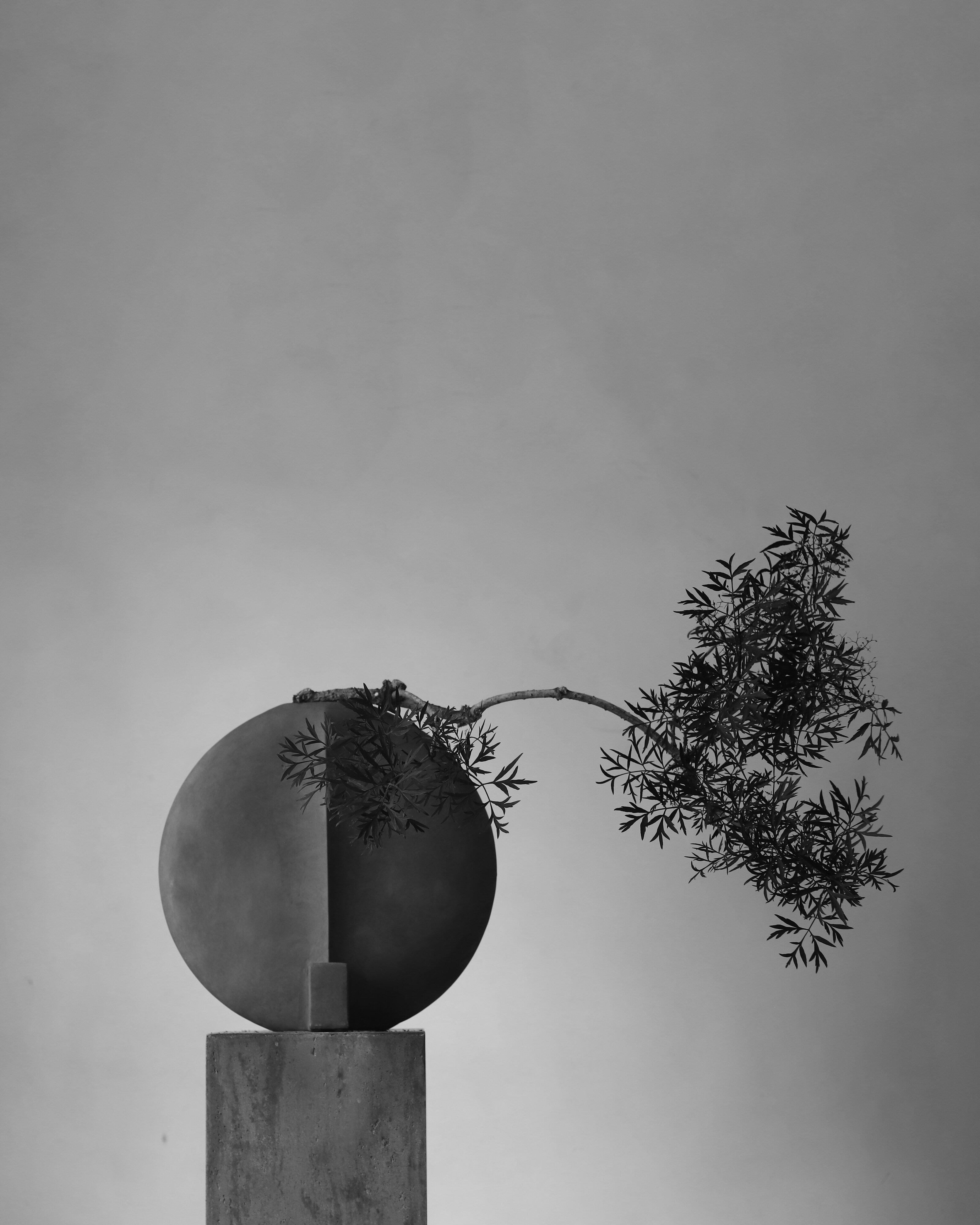 101-copenhagen-guggenheim-vase-big-dark-grey image 6