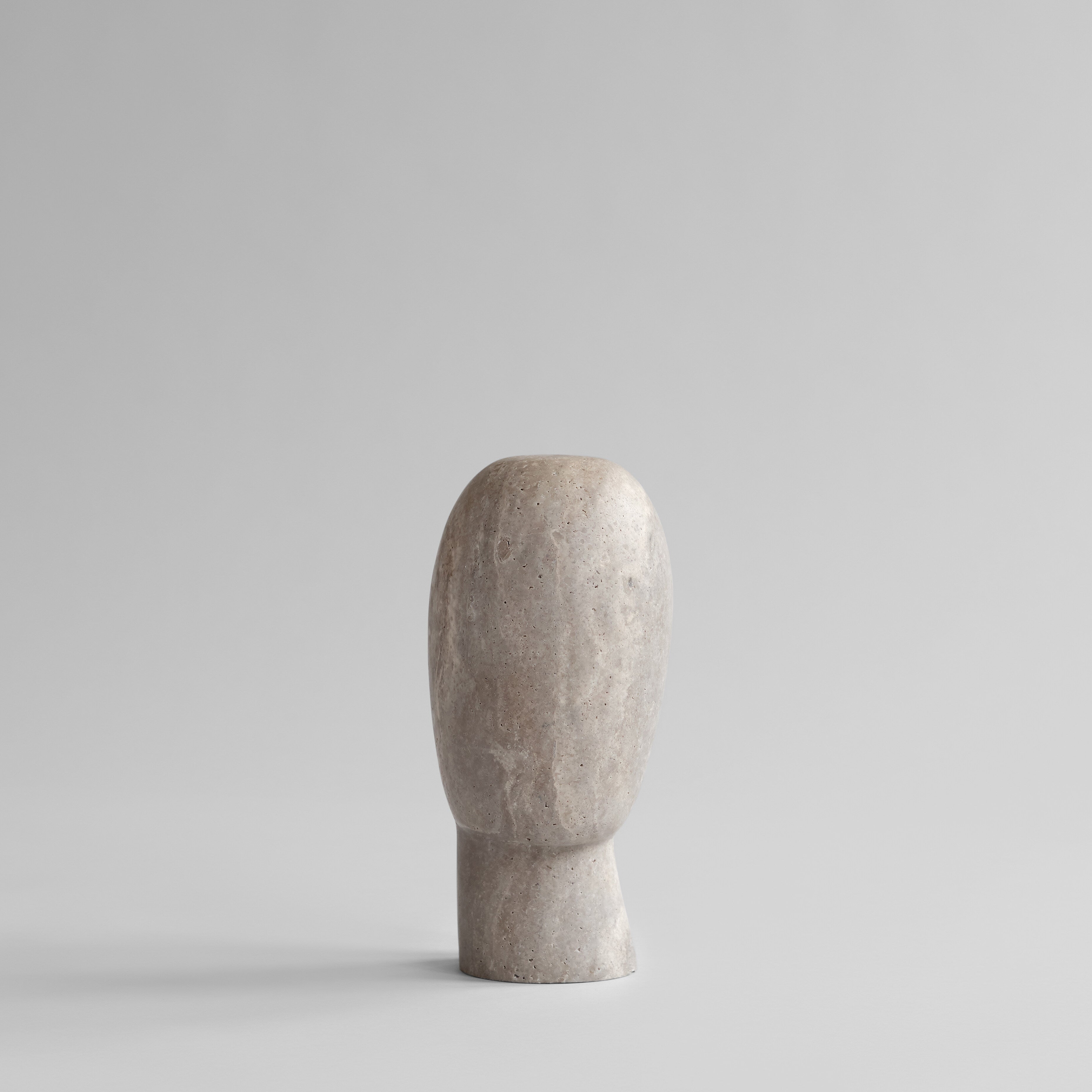 101-copenhagen-head-medio-skulptur-silver-travertine-stein image 6