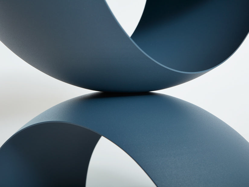 frederik-roij-bow-bow-beistelltisch-stahl-eiche-inlay image 4