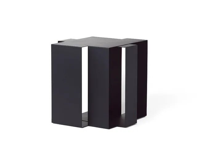 frederik-roij-shifted-square-beistelltisch-w-rfel image 1