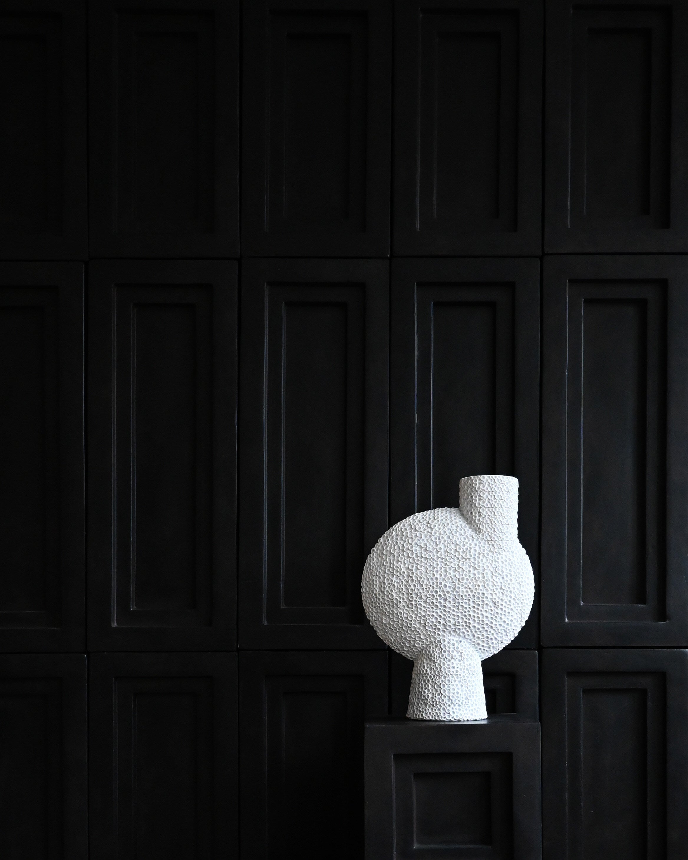 101-copenhagen-sphere-vase-bulb-big-bone-white-keramik image 3