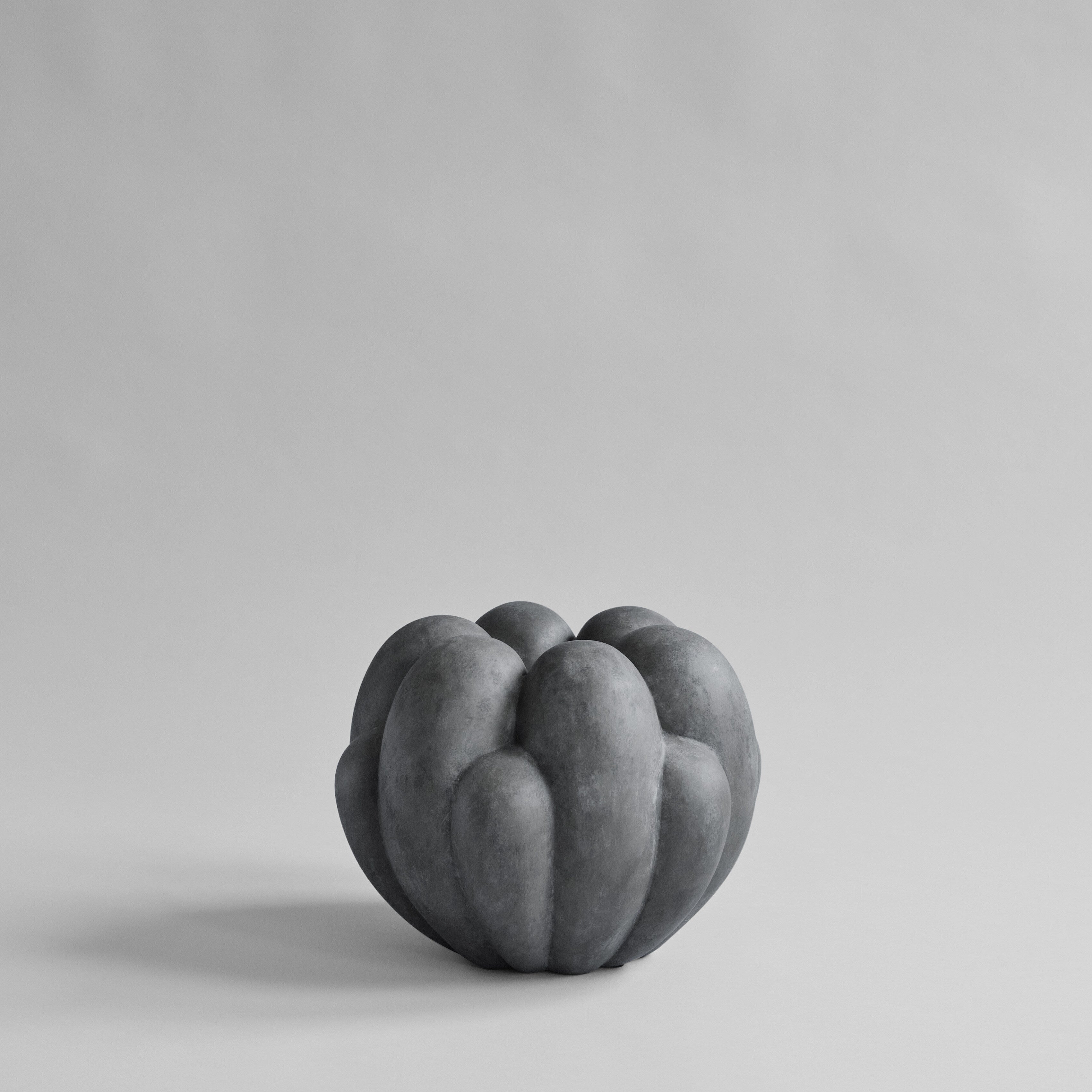 101-copenhagen-bloom-mini-vase-dunkelgrau-keramik image 1