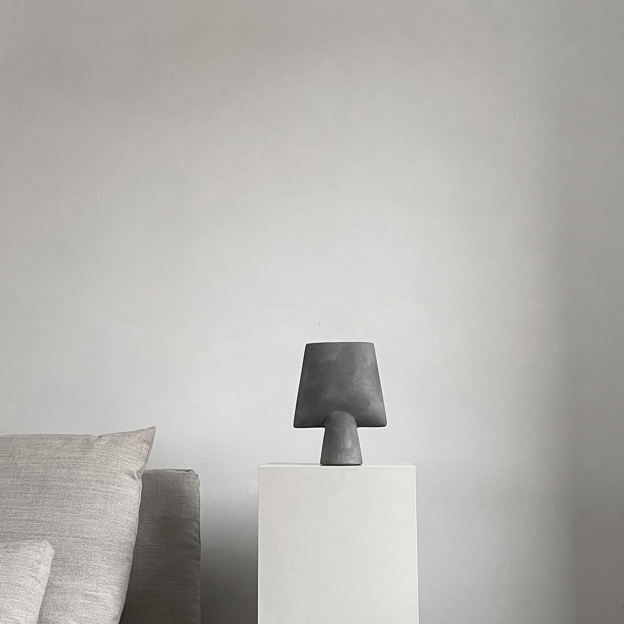 101-copenhagen-sphere-square-mini-vase-dark-grey-keramik image 2