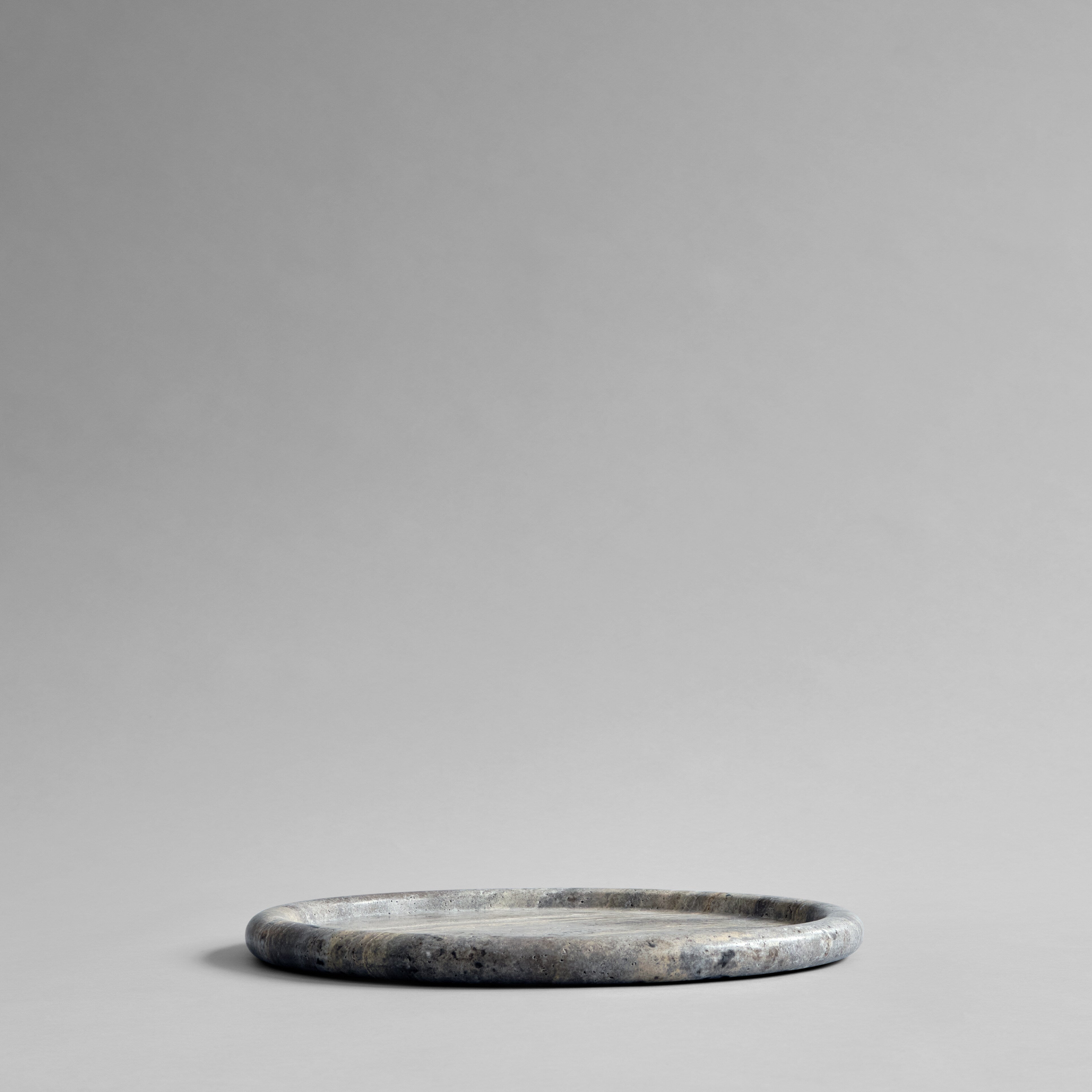 101-copenhagen-enkei-tablett-maxi-silber-travertin-stein image 1
