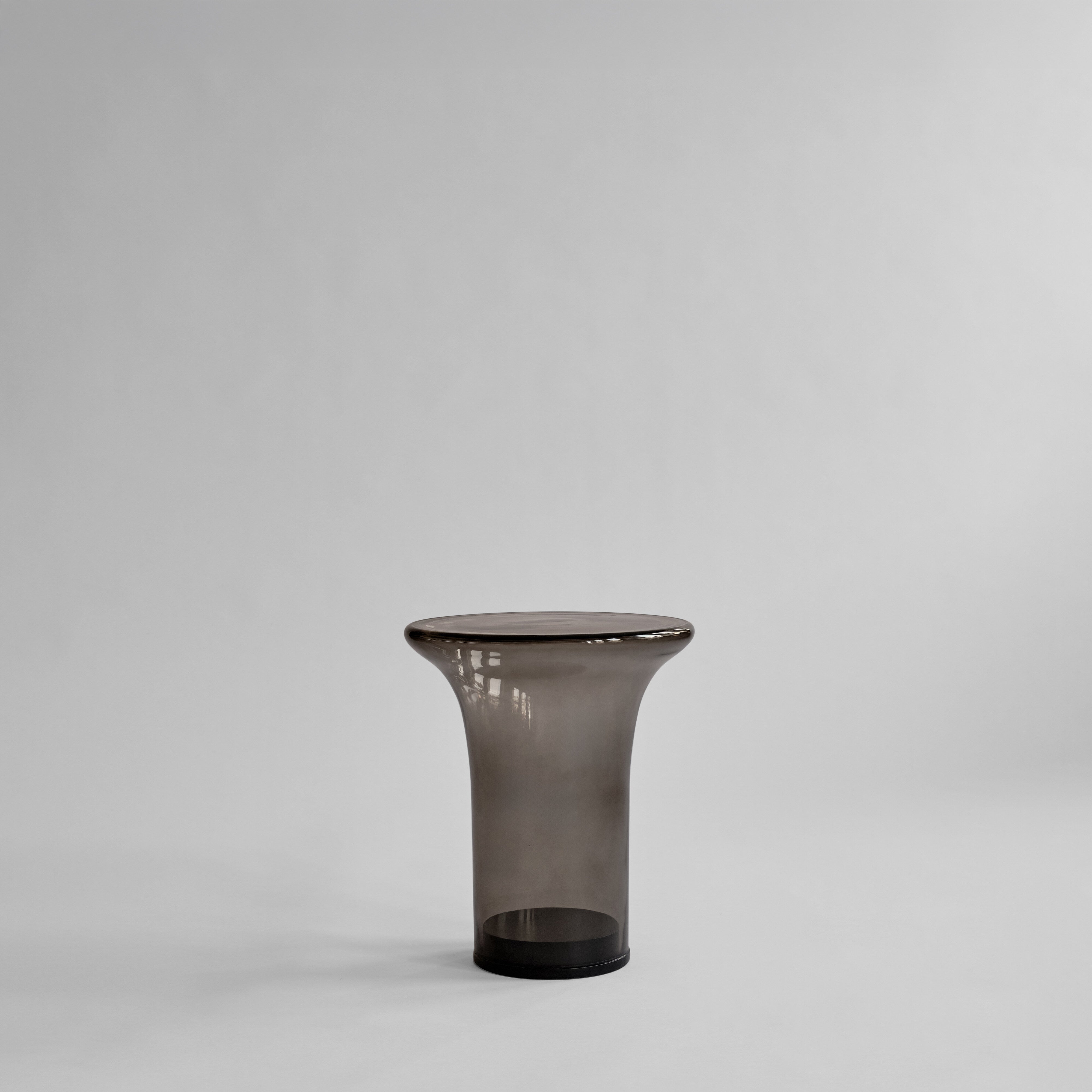 101-copenhagen-trumpet-beistelltisch-tall-smoked-forest-glas image 1