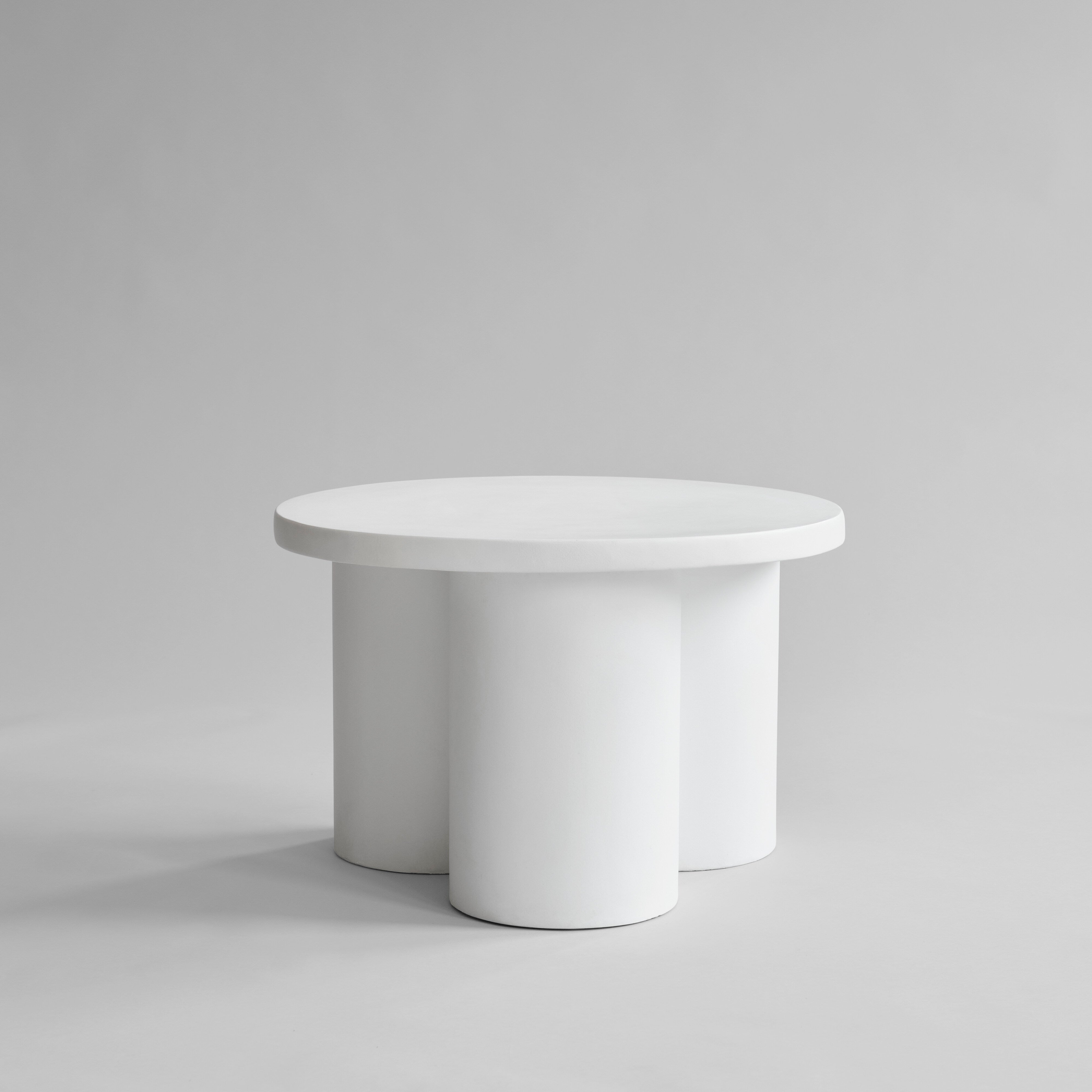 101-copenhagen-big-foot-low-beistelltisch-bone-white-beton image 1