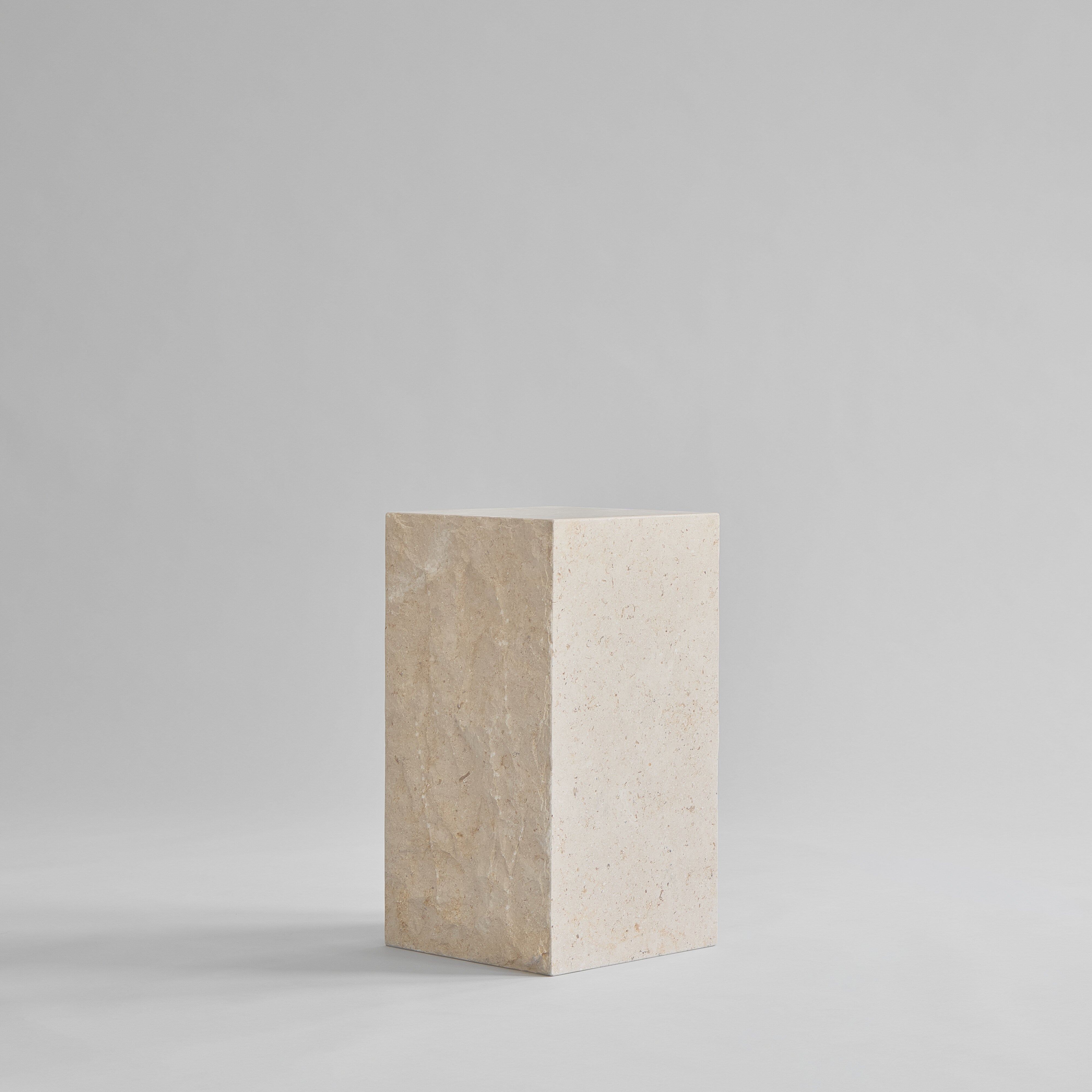 101-copenhagen-podium-medio-beistelltisch-limestone image 6