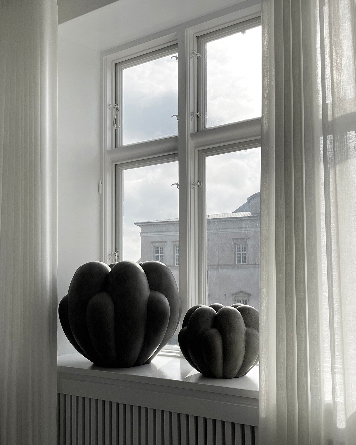 101-copenhagen-bloom-big-vase-dunkelgrau-beton image 5