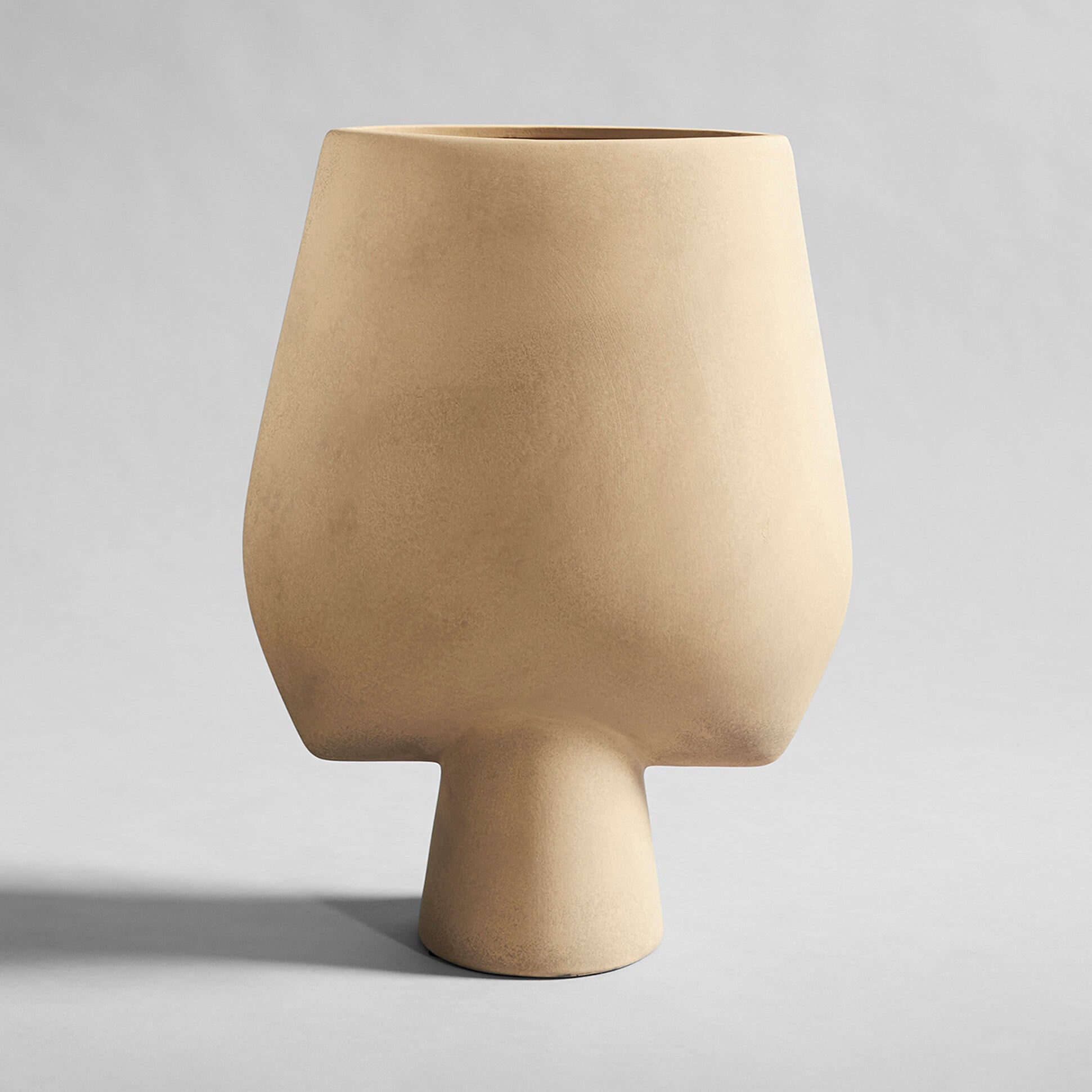 101-copenhagen-sphere-square-hexa-vase-sand-keramik-60cm image 1