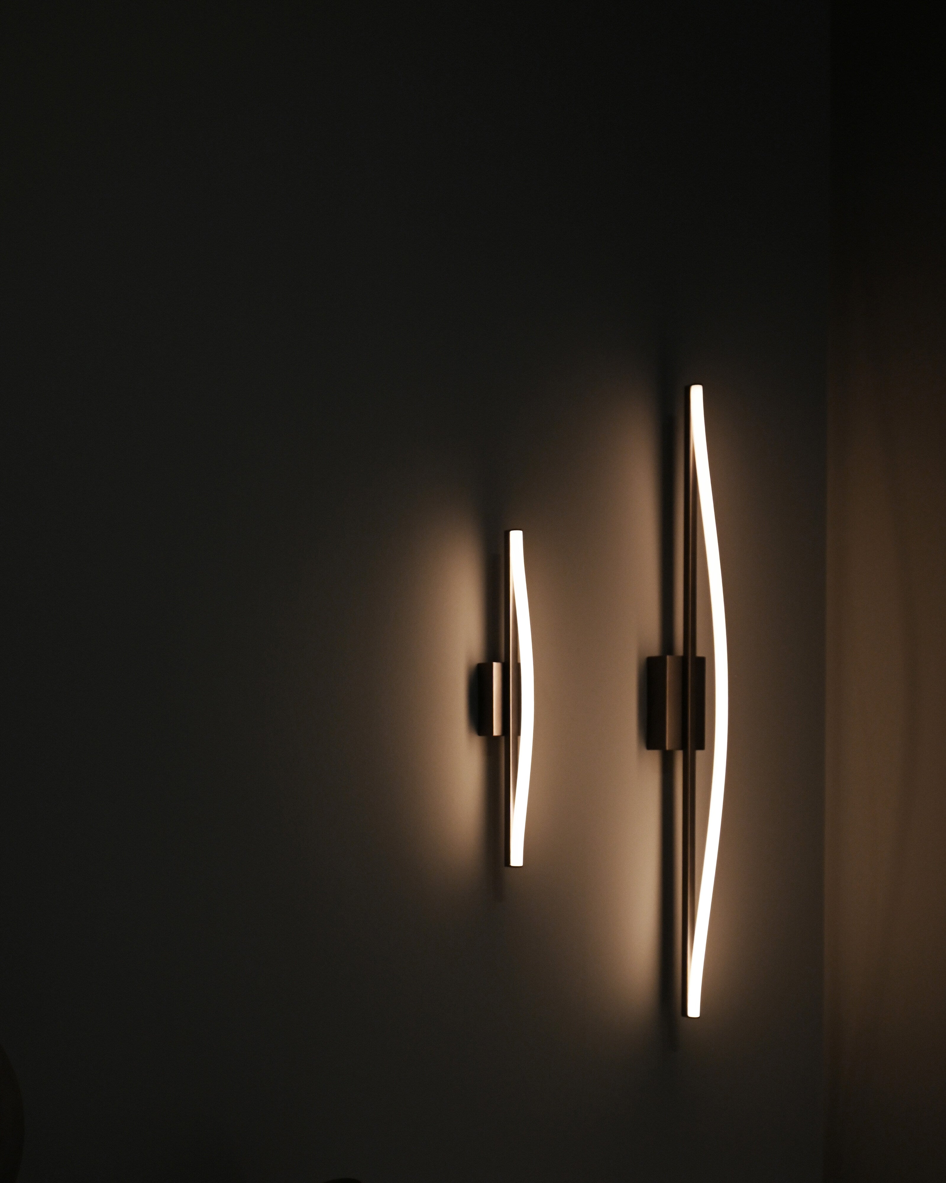 101-copenhagen-bow-wandleuchte-mini-bronze-led-2400k image 3