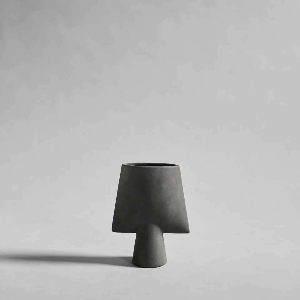 101-copenhagen-sphere-square-mini-vase-dark-grey-keramik image 1