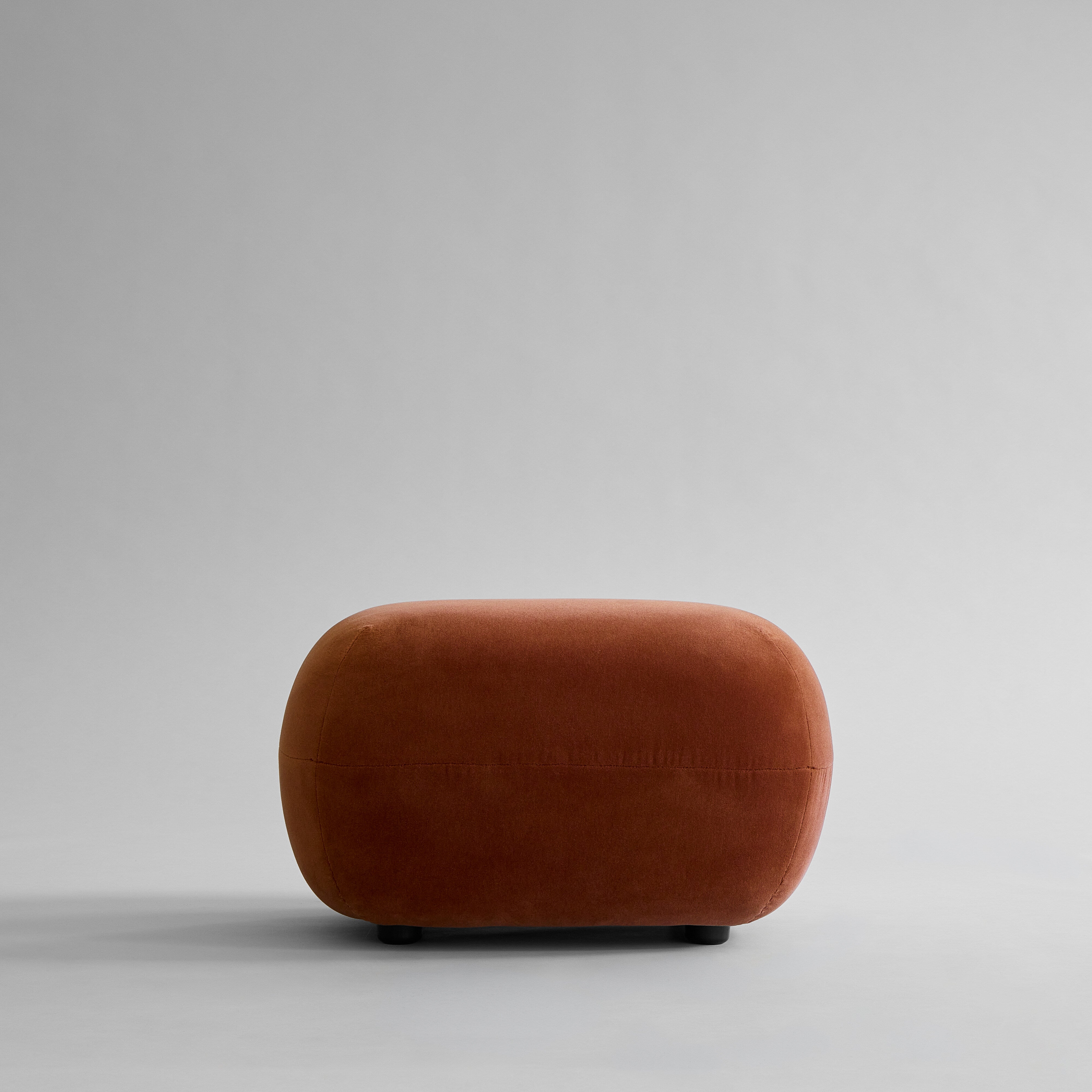 101-copenhagen-toe-ottoman-rust-wollvelours-hocker image 1