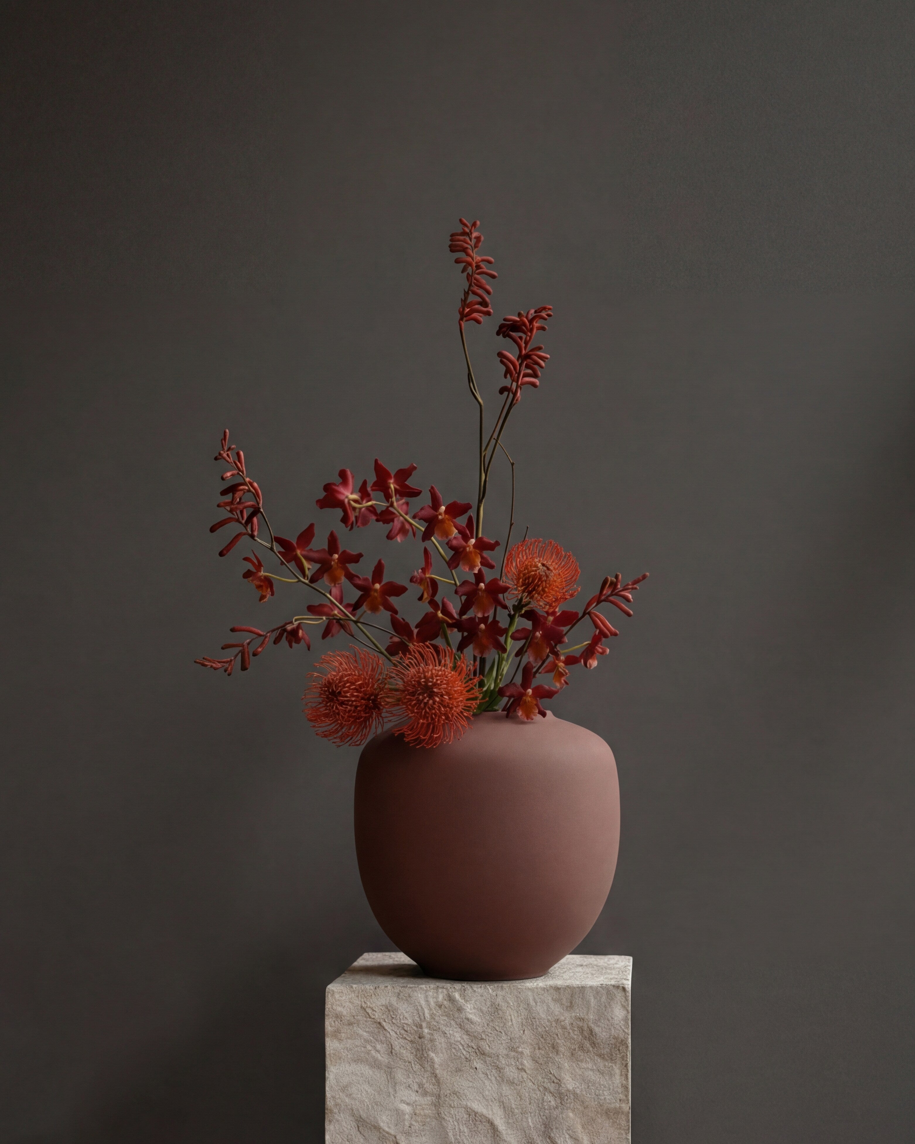 101-copenhagen-sunao-vase-medio-almond-keramikvase-braun image 2