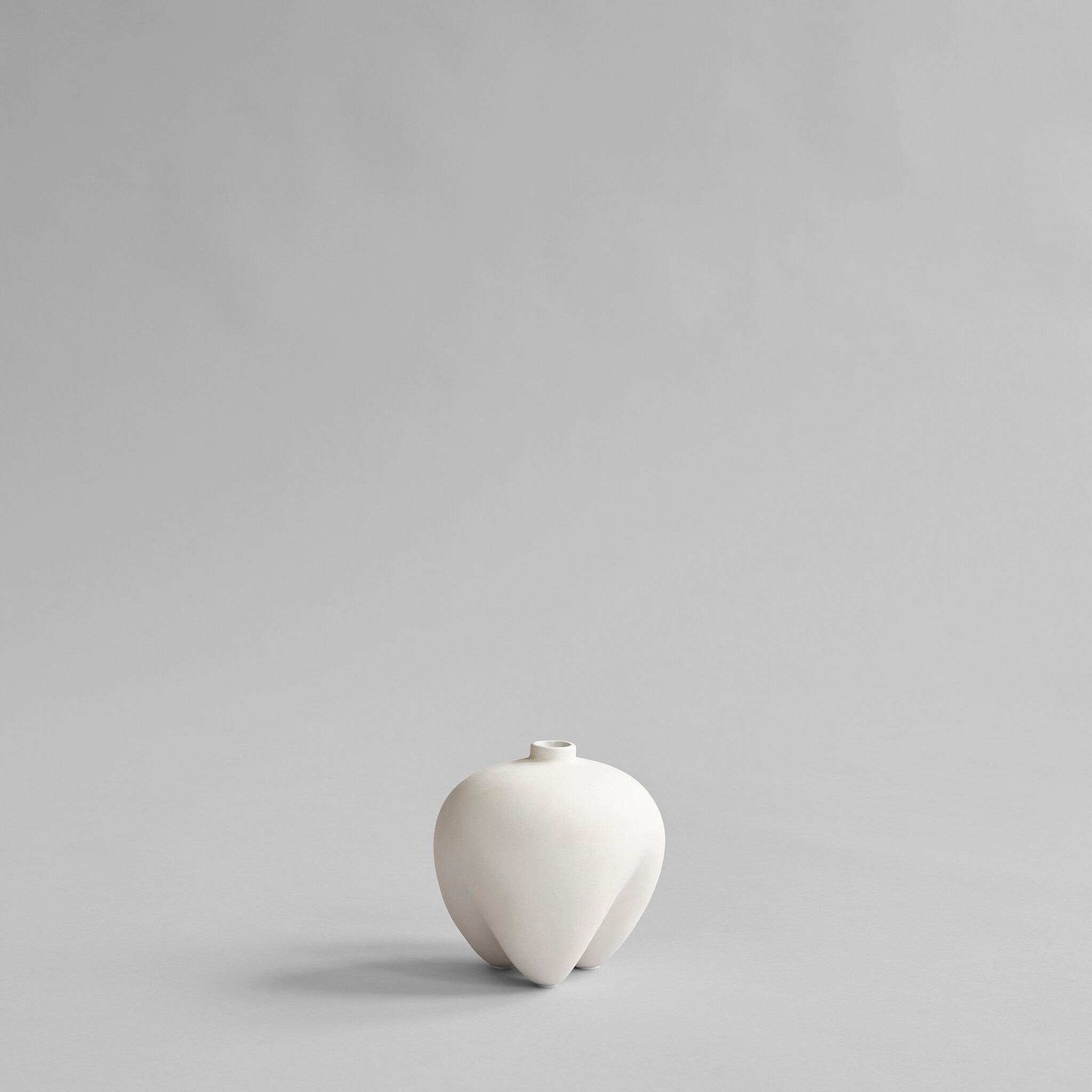 101-copenhagen-sumo-petit-vase-bone-white-keramik image 1
