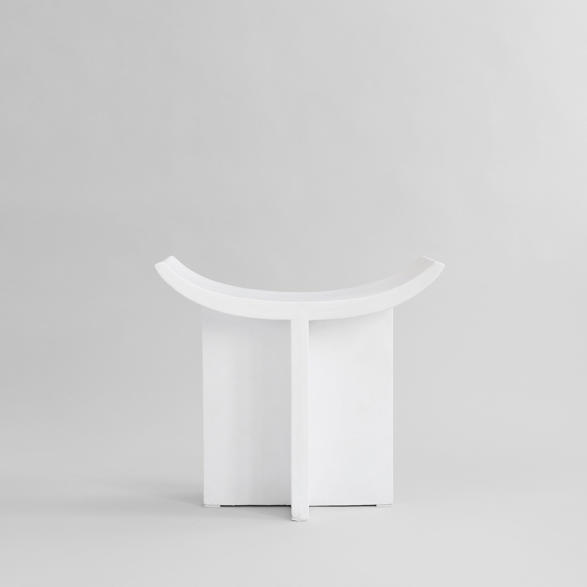 101-copenhagen-brutus-hocker-bone-white-beton image 1