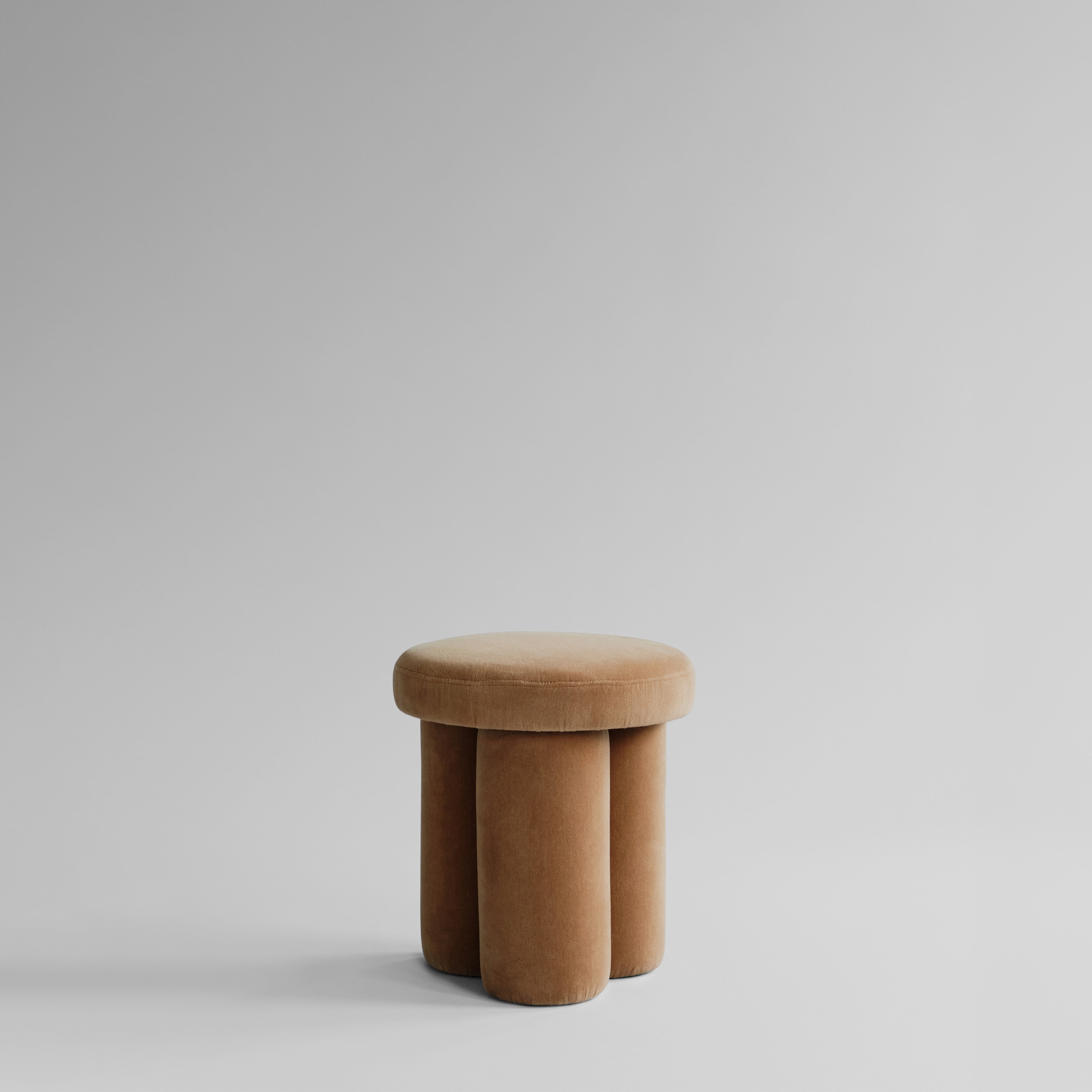 101-copenhagen-big-foot-hocker-desert-samt-beige image 1