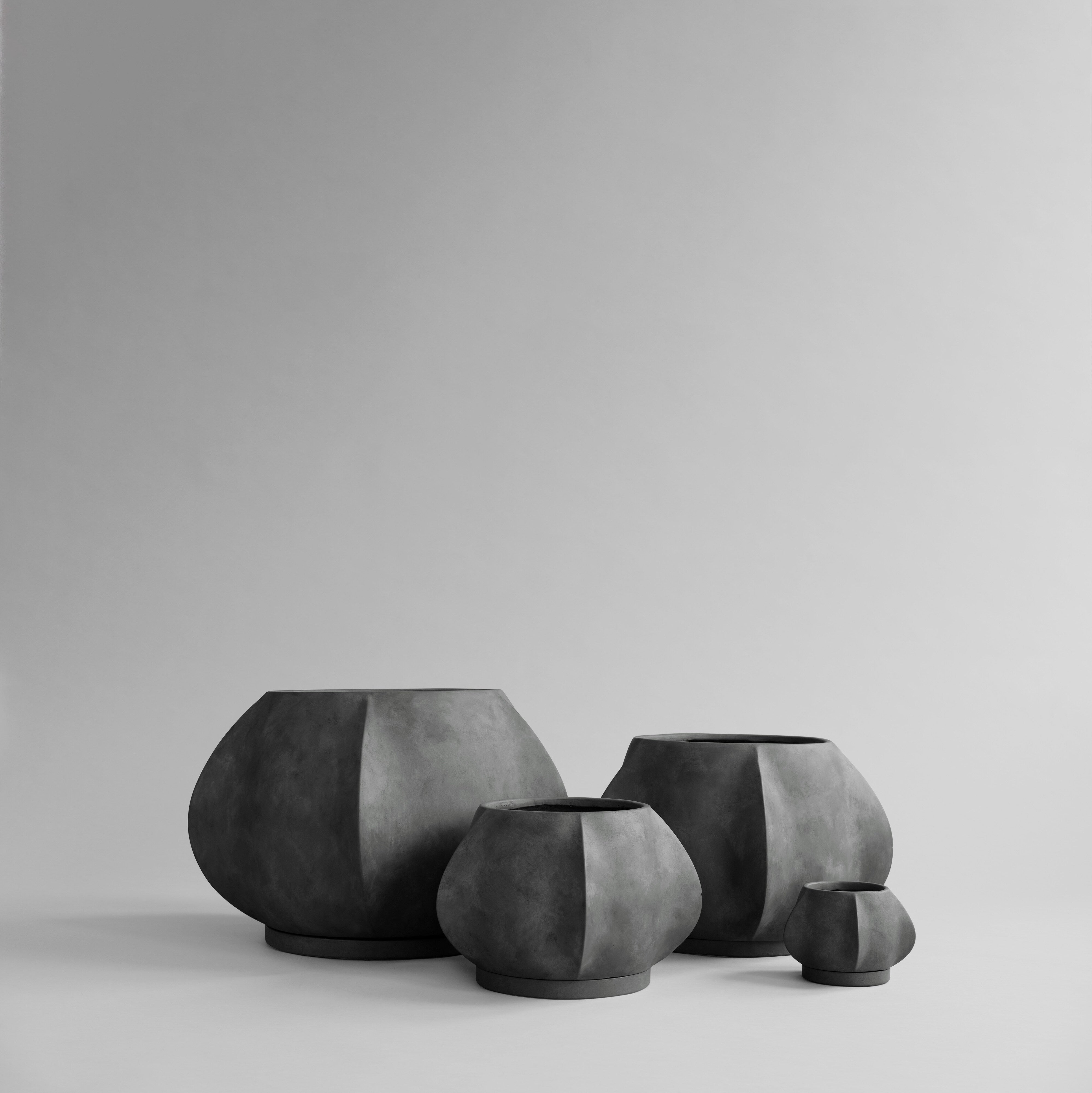 101-copenhagen-arket-plant-pot-mini-blumentopf-dark-grey image 6
