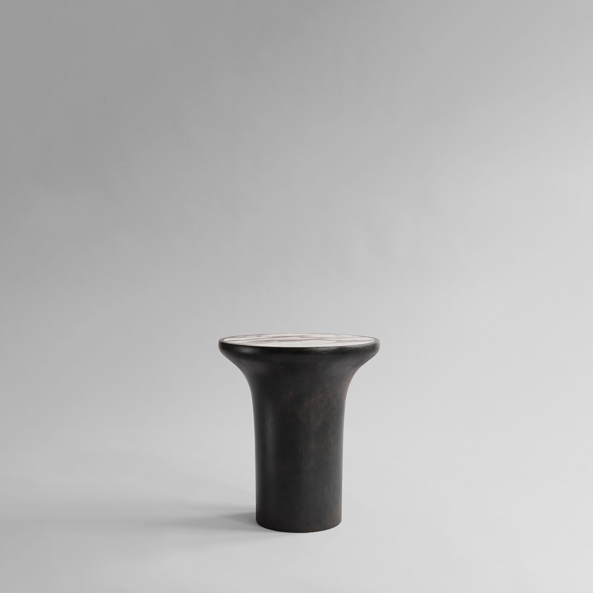 101-copenhagen-trumpet-table-tall-beistelltisch-calacatta-marmor image 1