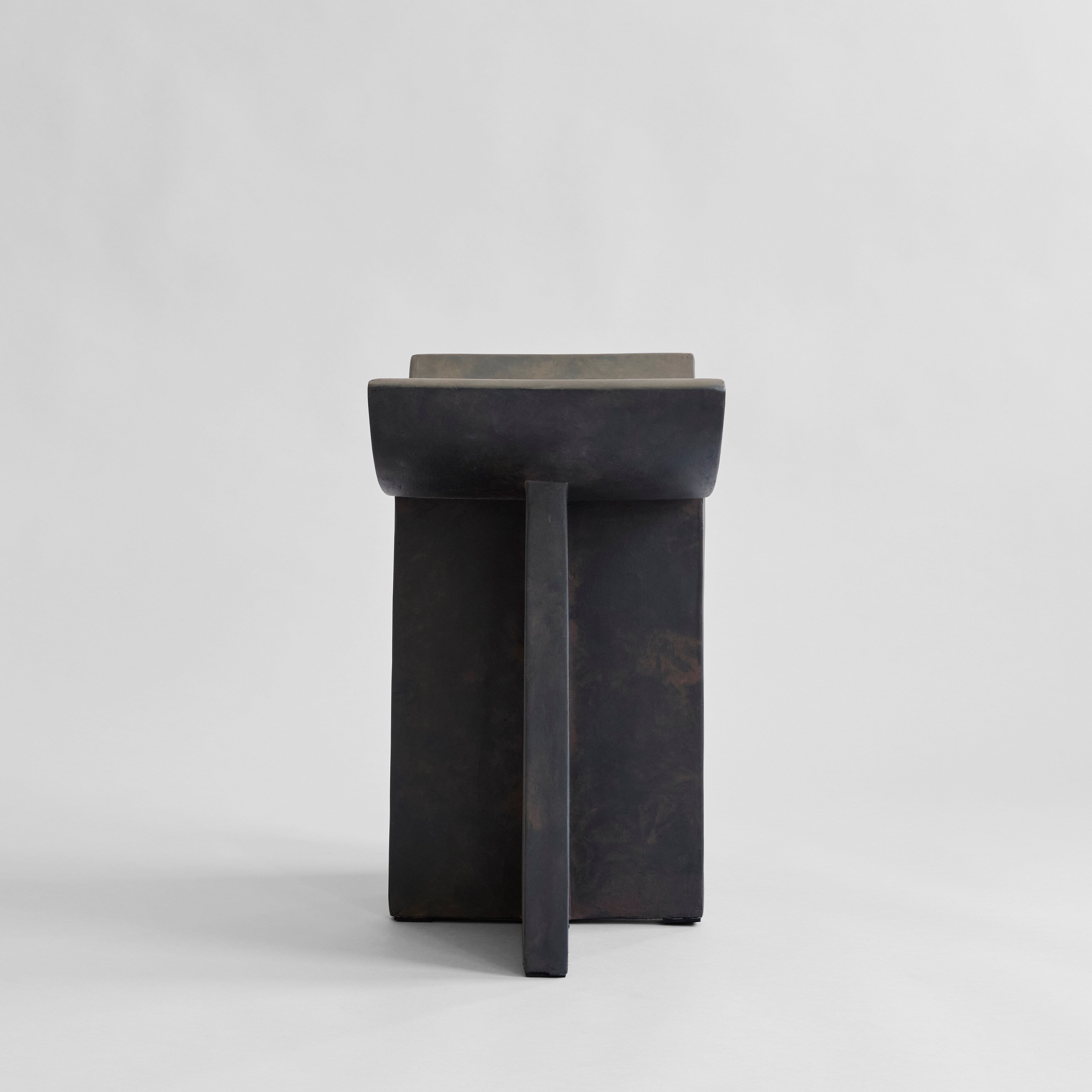 101-copenhagen-brutus-stool-coffee-faserbeton-hocker-braun image 7