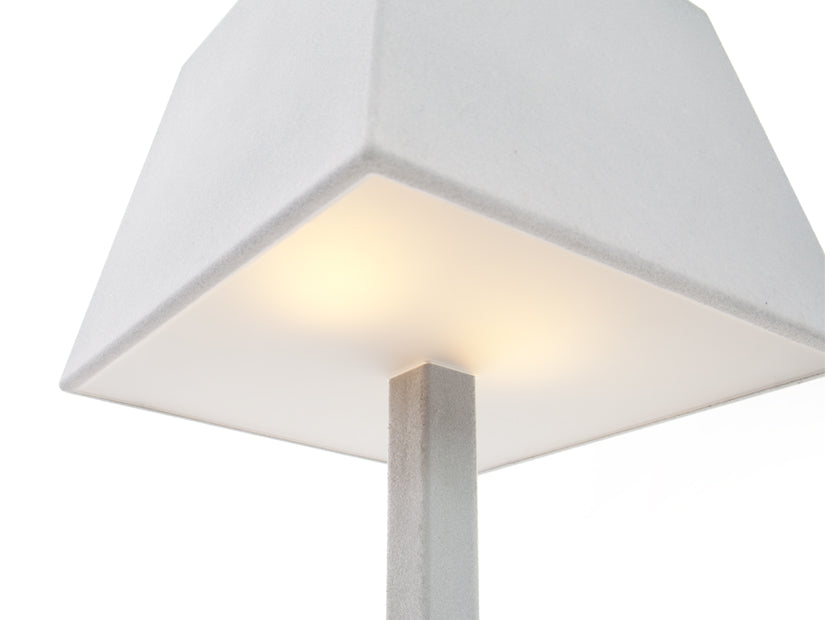 frederik-roij-little-triple-chair-stuhl-tisch-lampe image 3