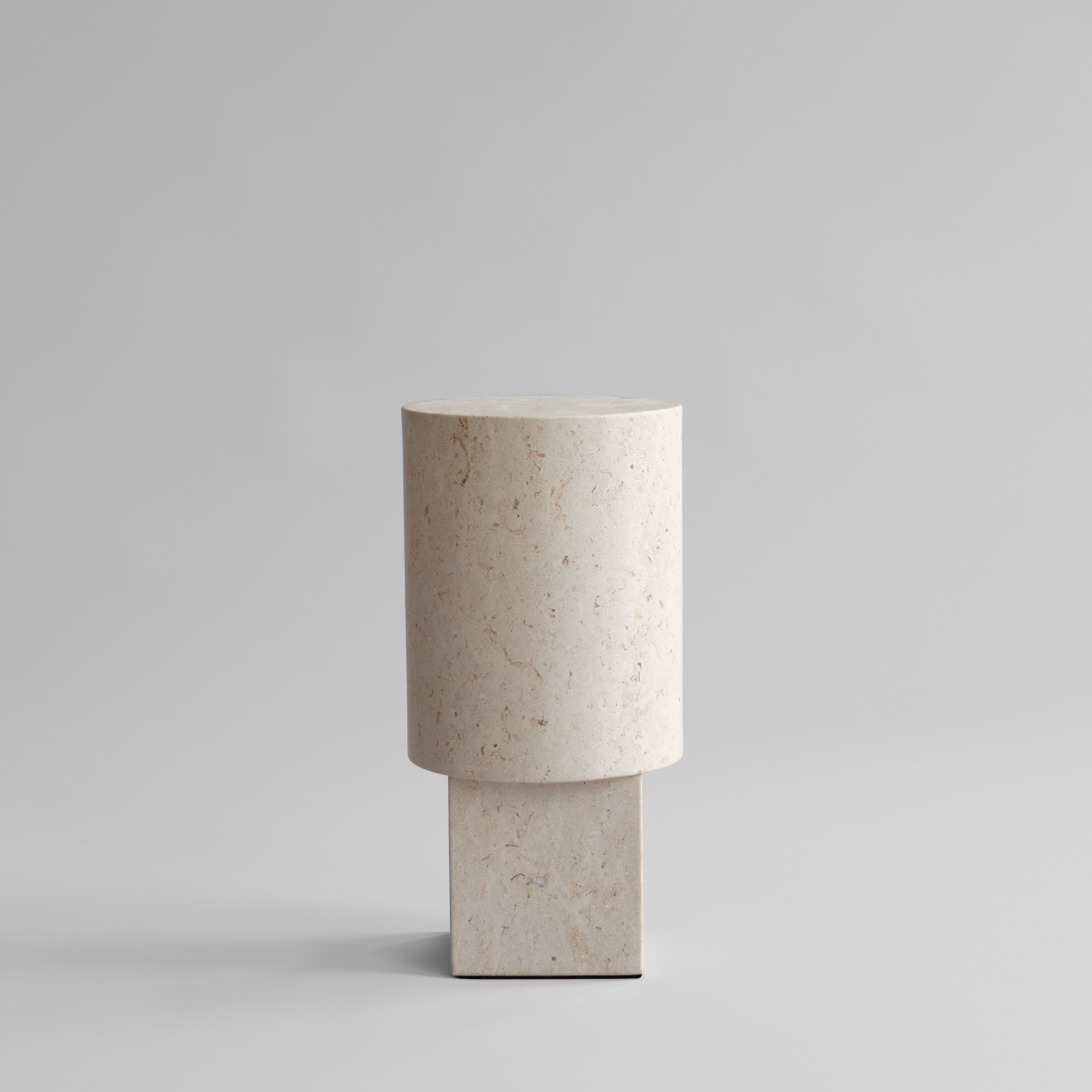 101-copenhagen-column-beistelltisch-limestone-kalkstein image 1