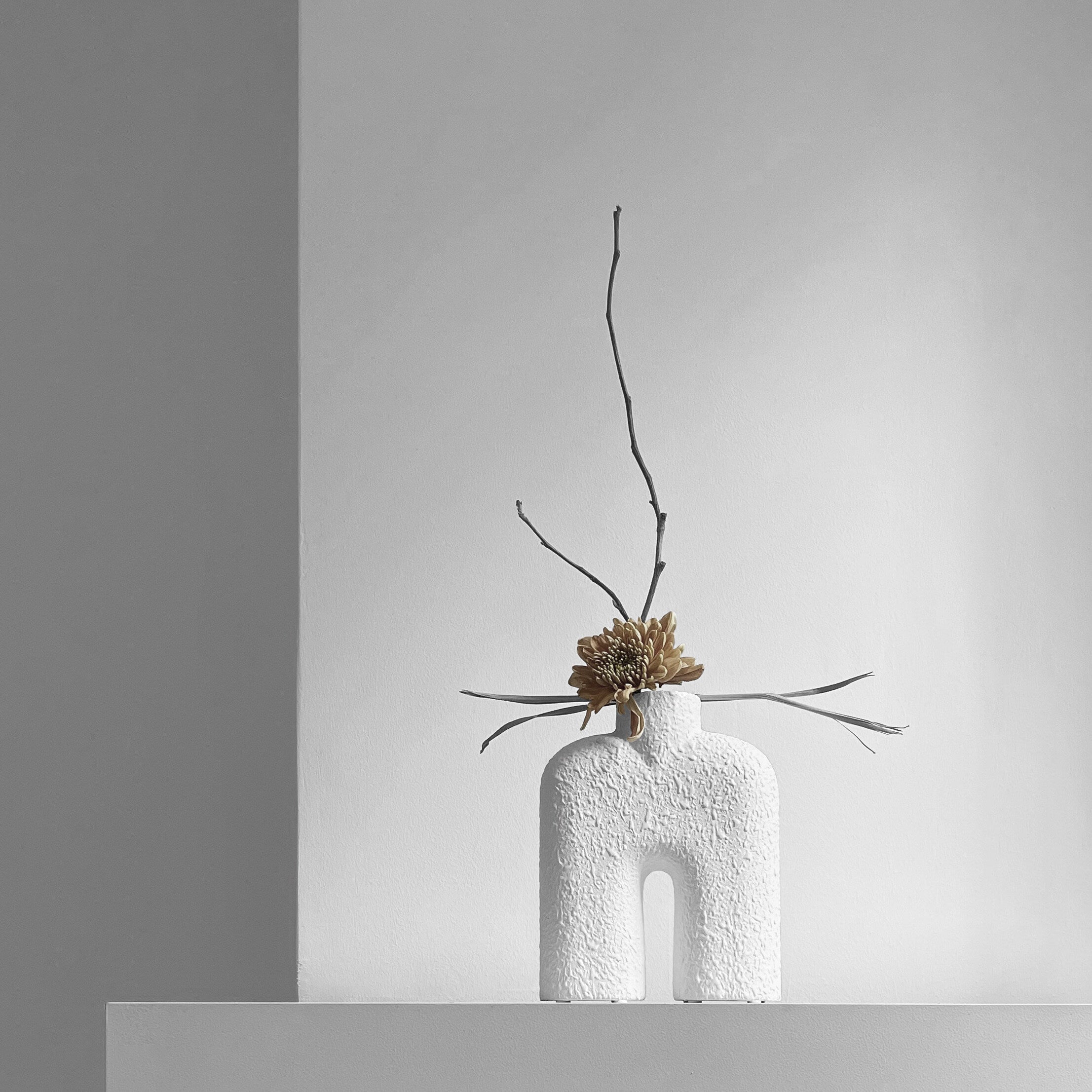 101-copenhagen-cobra-tall-mini-vase-bubble-white-keramik image 1