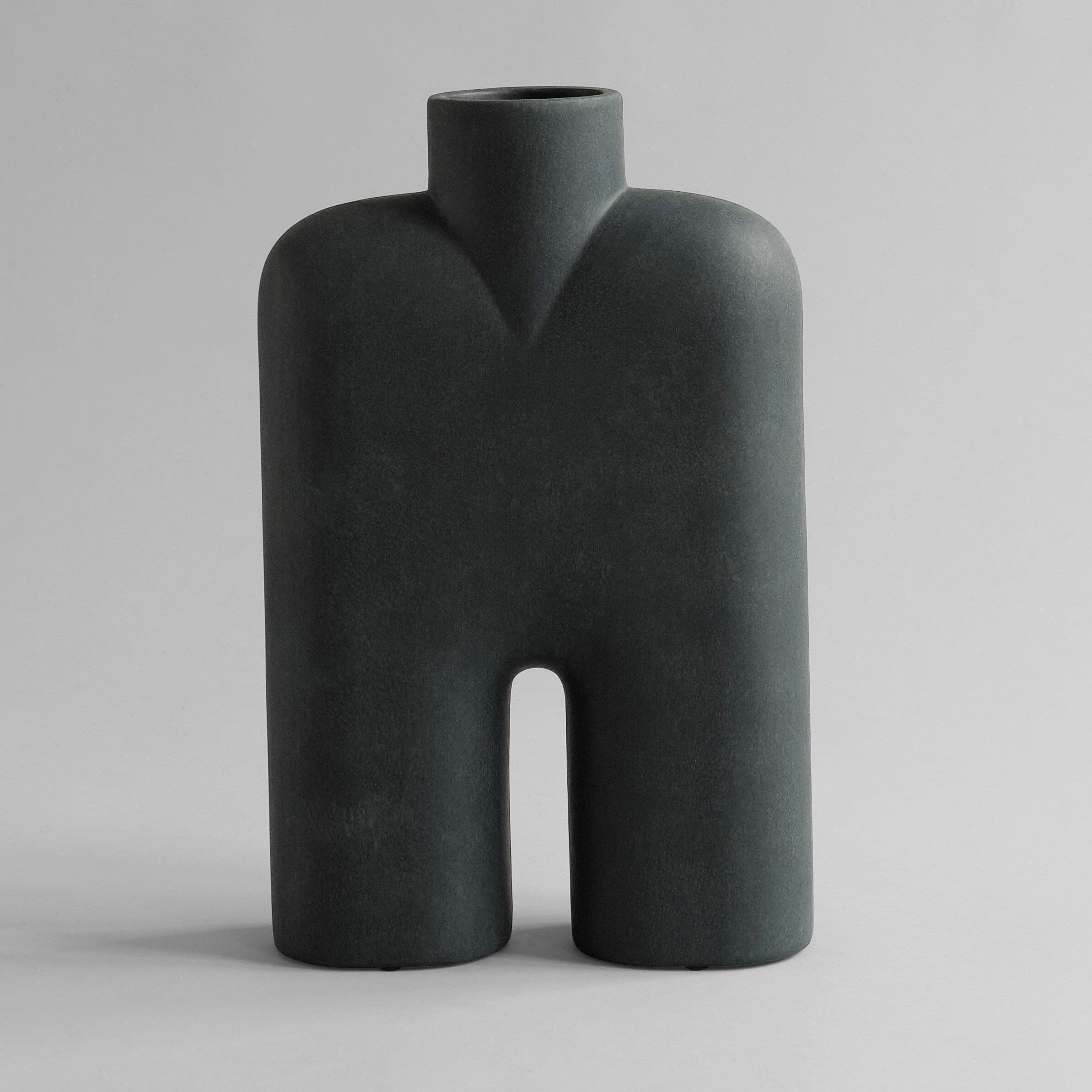 101-copenhagen-cobra-vase-tall-hexa-schwarze-bodenvase image 1
