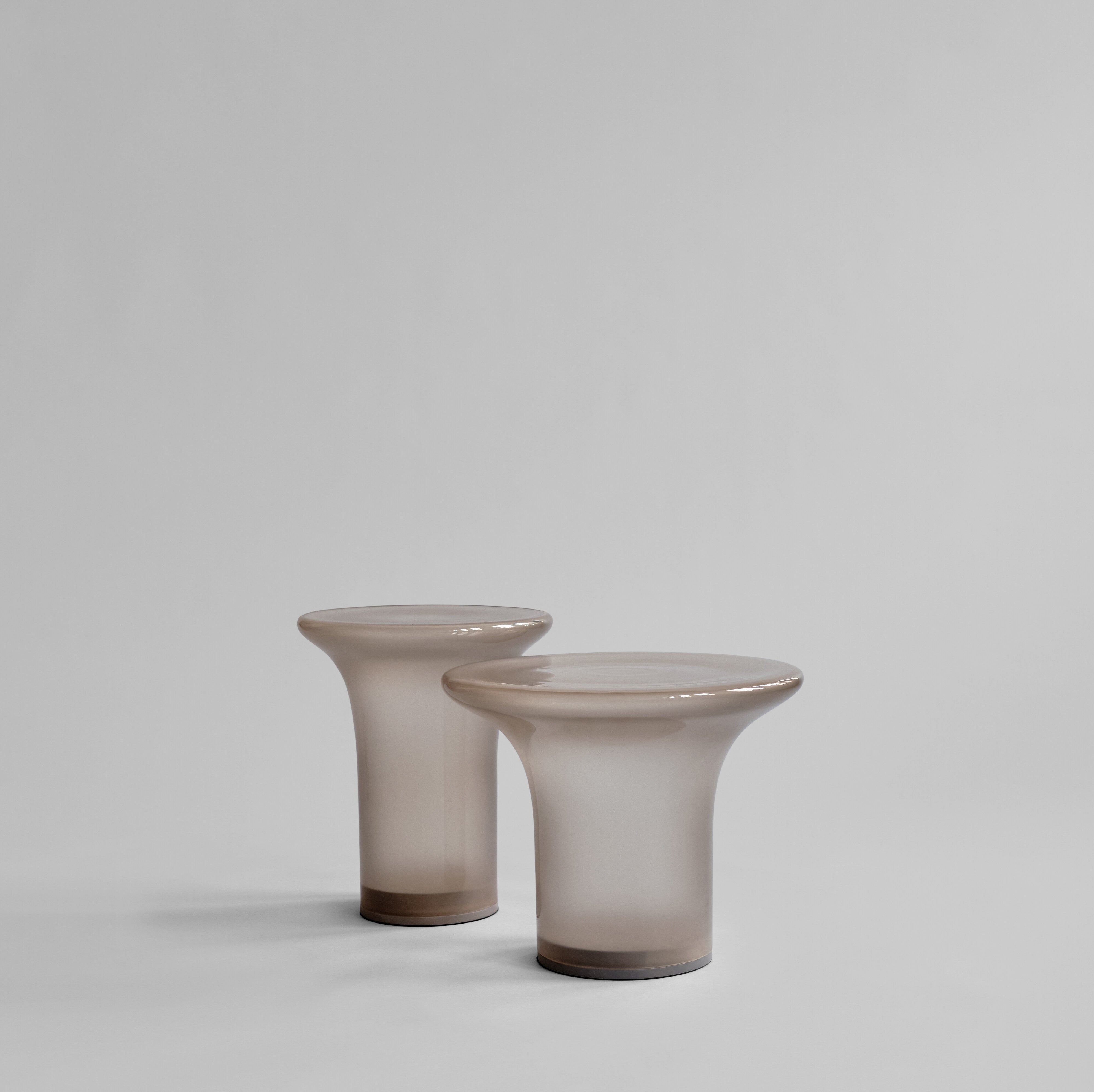 101-copenhagen-trumpet-table-low-glastisch-smoked-desert image 5