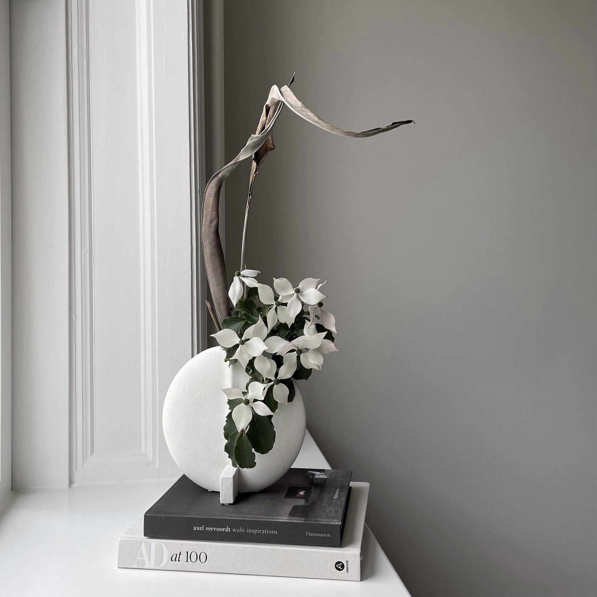101-copenhagen-guggenheim-vase-petit-bone-white image 2