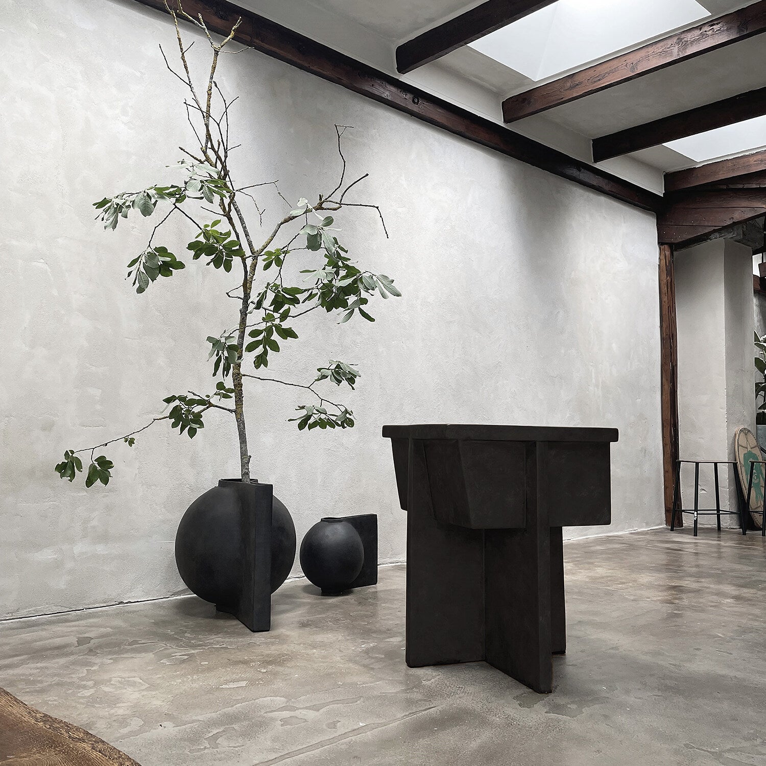 101-copenhagen-offset-mini-vase-coffee-beton image 4