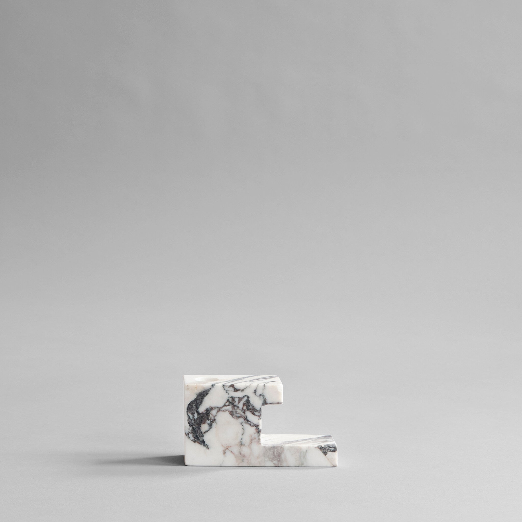 101-copenhagen-brick-kerzenhalter-low-calacatta-marmor image 1