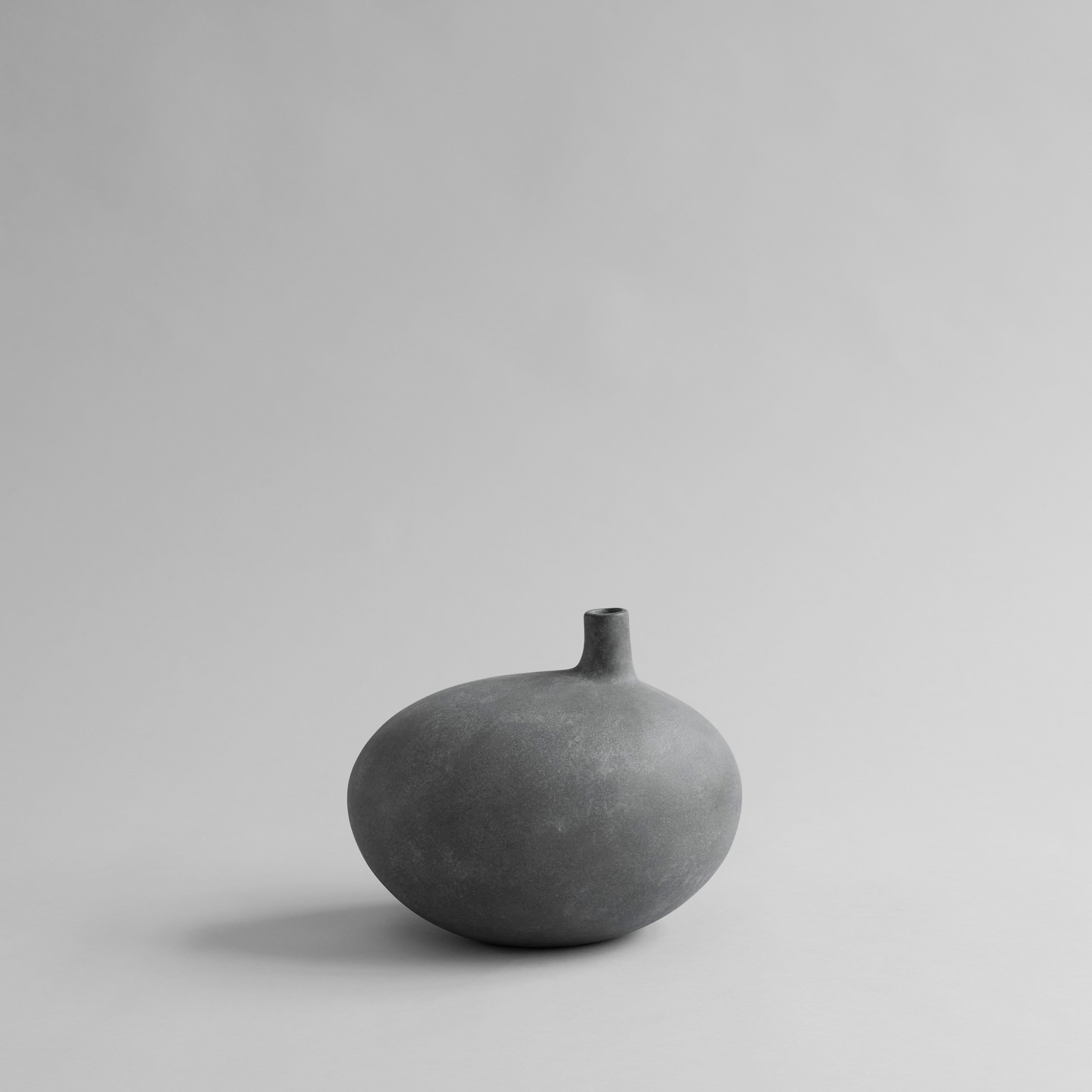 101-copenhagen-submarine-vase-small-dunkelgrau image 1