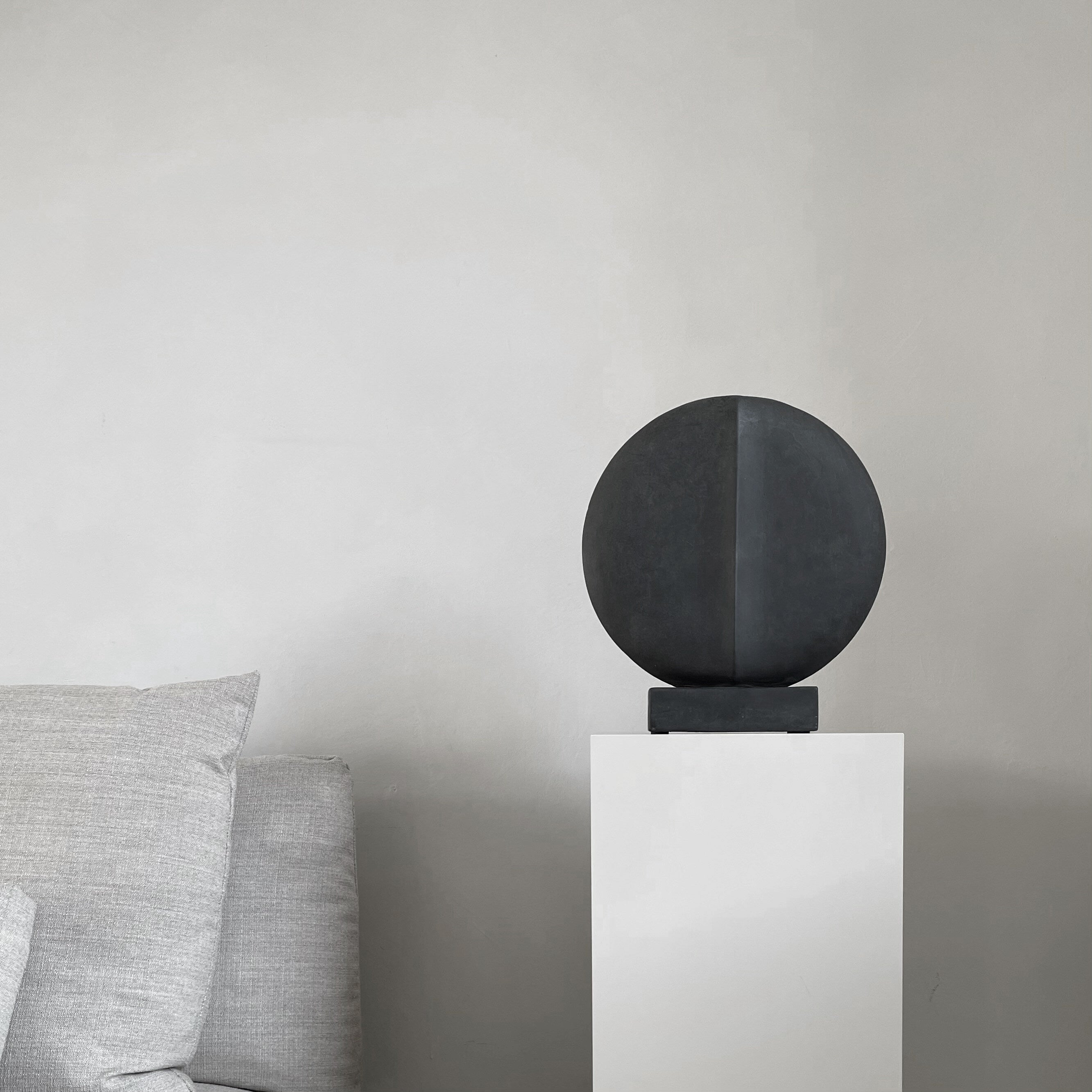 101-copenhagen-guggenheim-mini-vase-black-keramik image 3