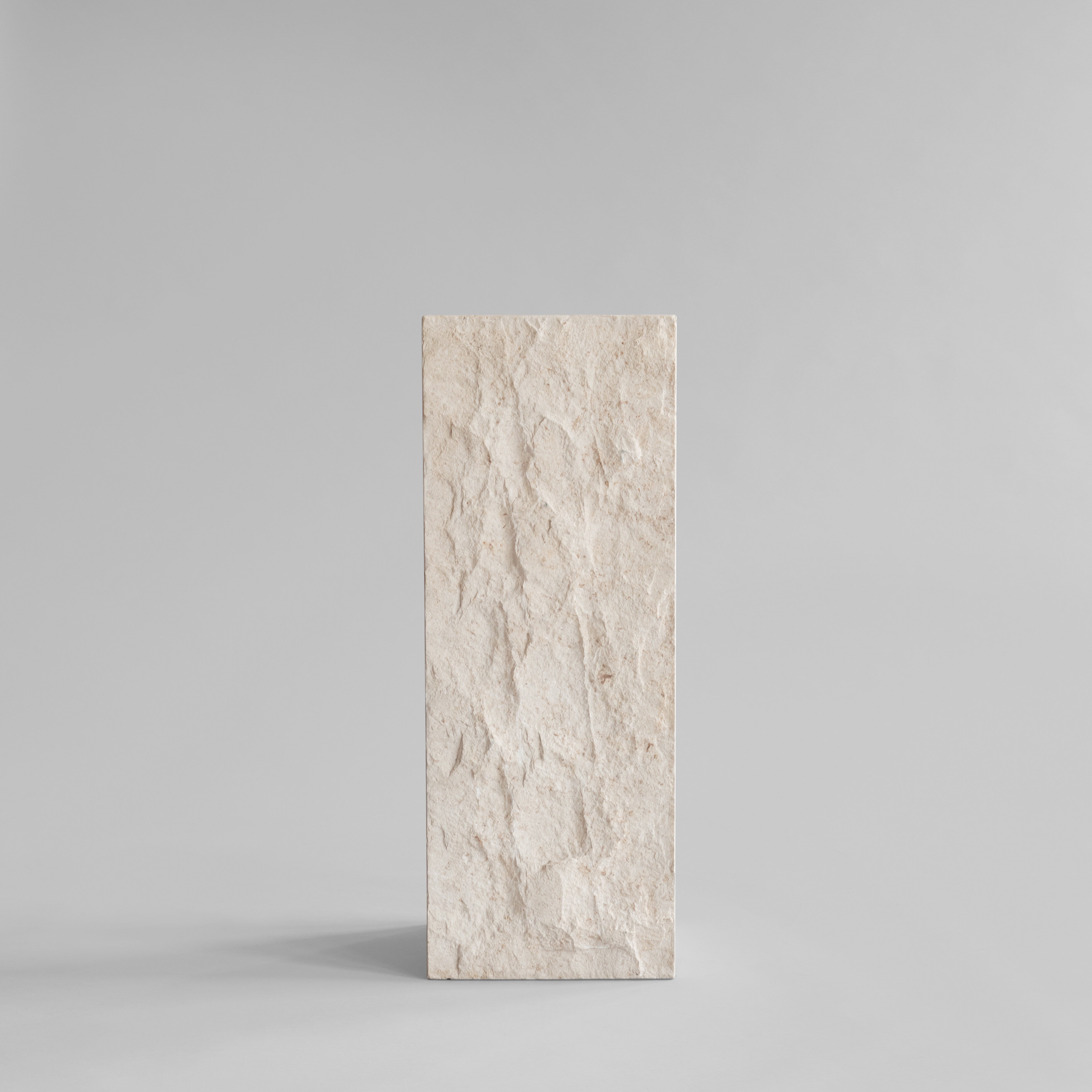 101-copenhagen-podium-beistelltisch-maxi-limestone image 1