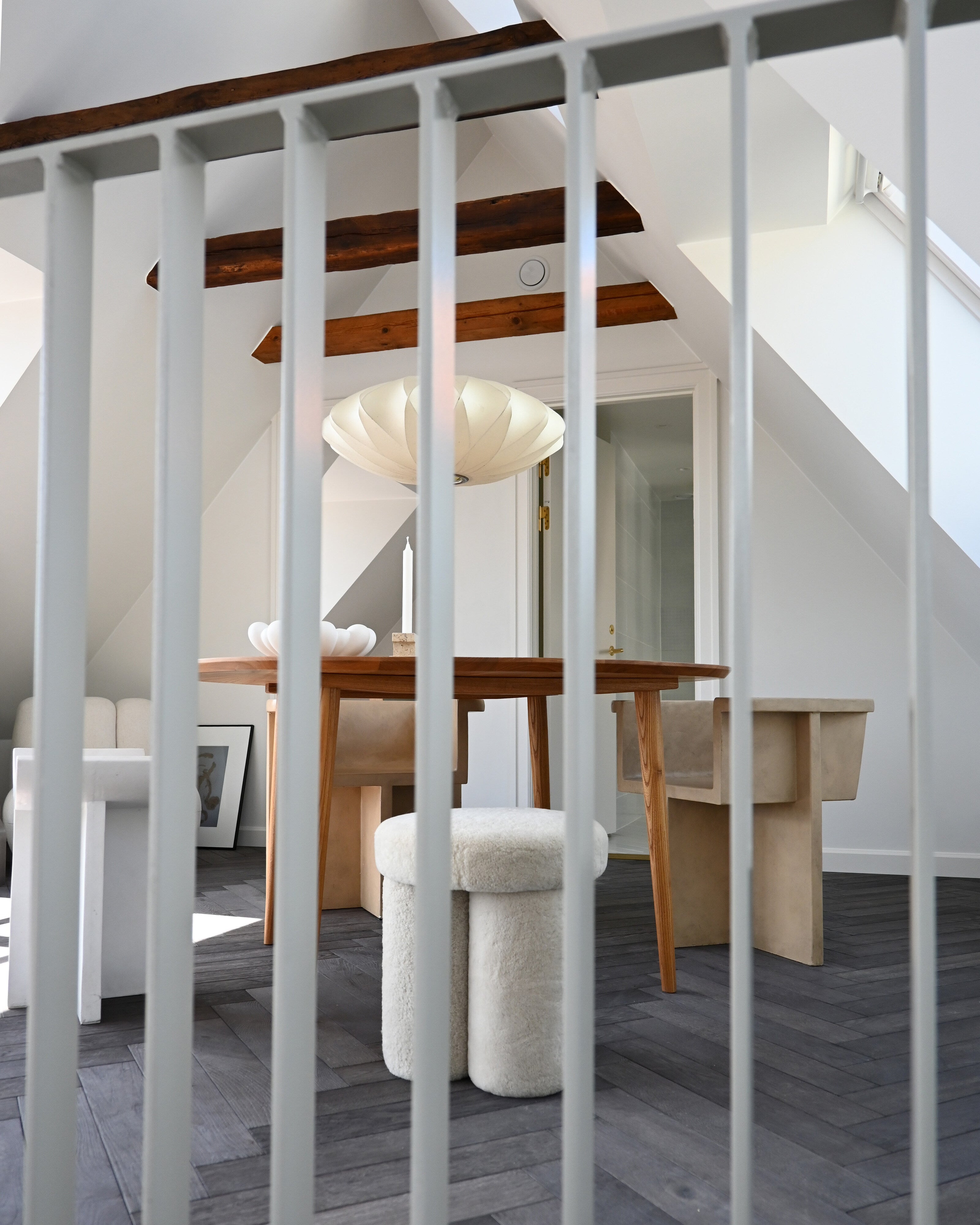 101-copenhagen-big-foot-hocker-schaffell-sandshell image 6