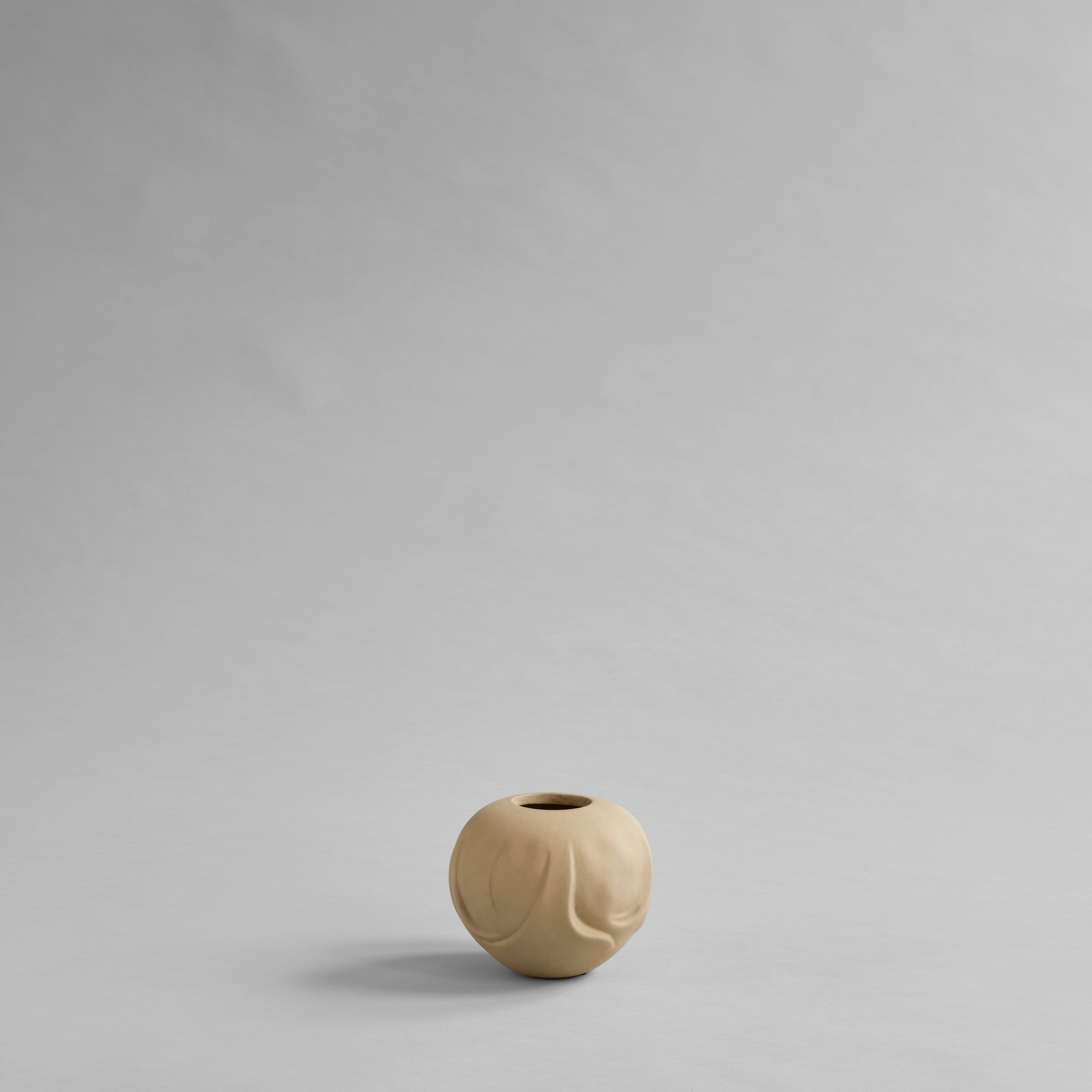 101-copenhagen-orimono-vase-mini-sandfarbene-keramikvase image 2