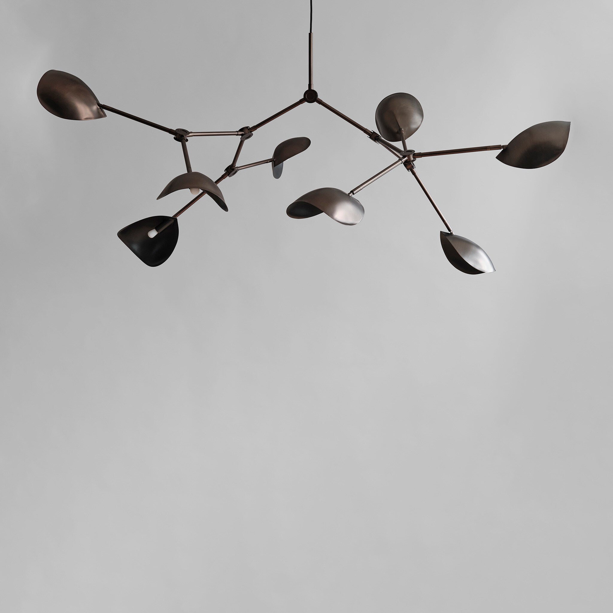 101-copenhagen-stingray-chandelier-grande-kronleuchter-bronze image 1
