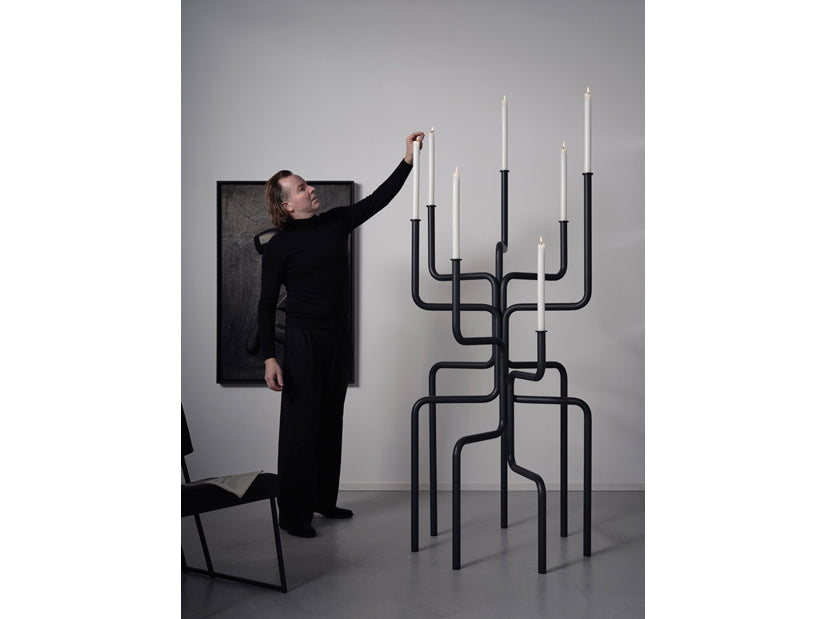 frederik-roij-giant-of-flame-standkerzenhalter-stahl image 4