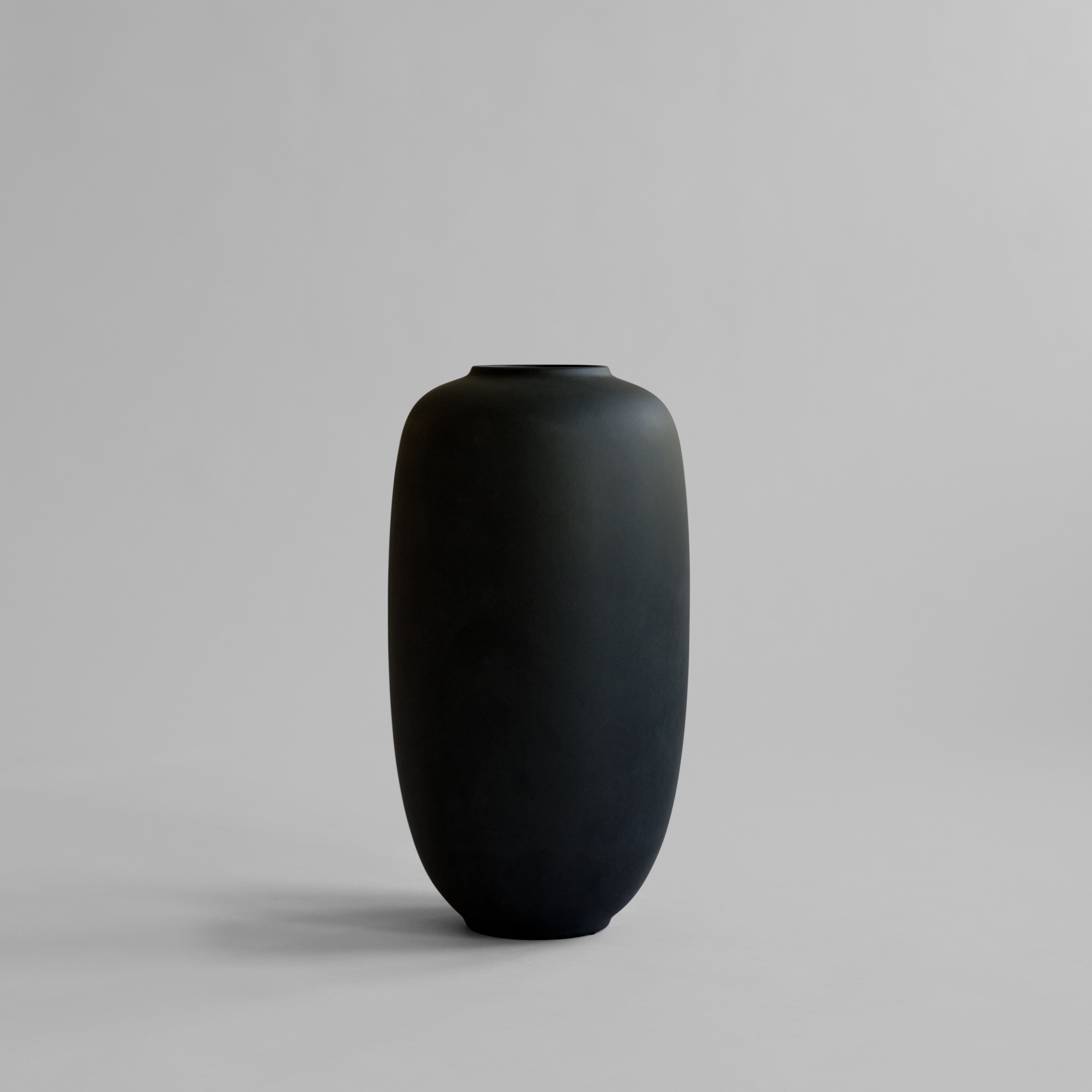101-copenhagen-sunao-slim-big-bodenvase-schwarz-keramik image 1
