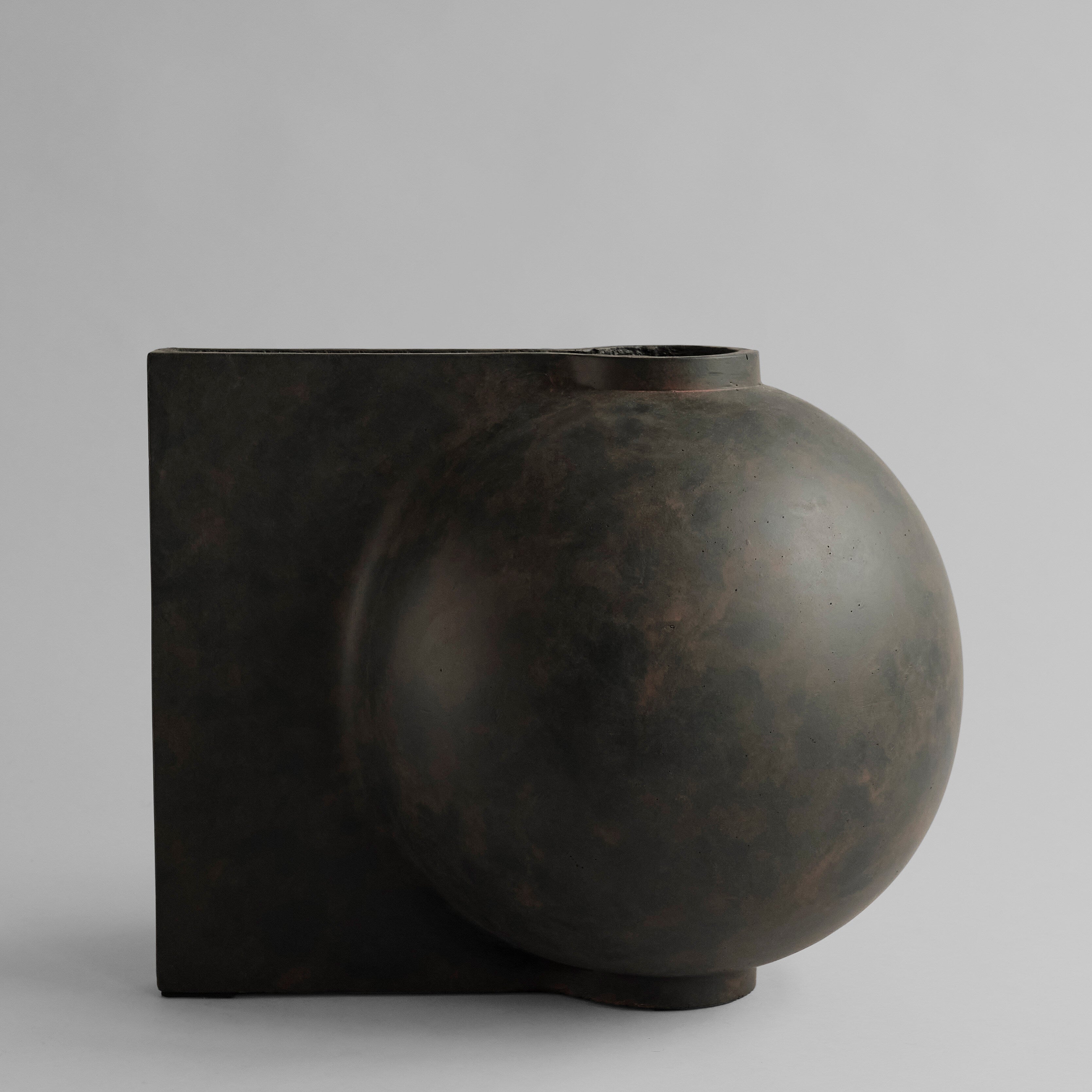101-copenhagen-offset-vase-big-coffee-beton-braun image 1