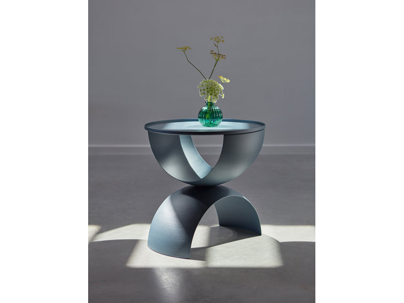 frederik-roij-bow-bow-beistelltisch-stahl-mit-eiche-einlage image 5