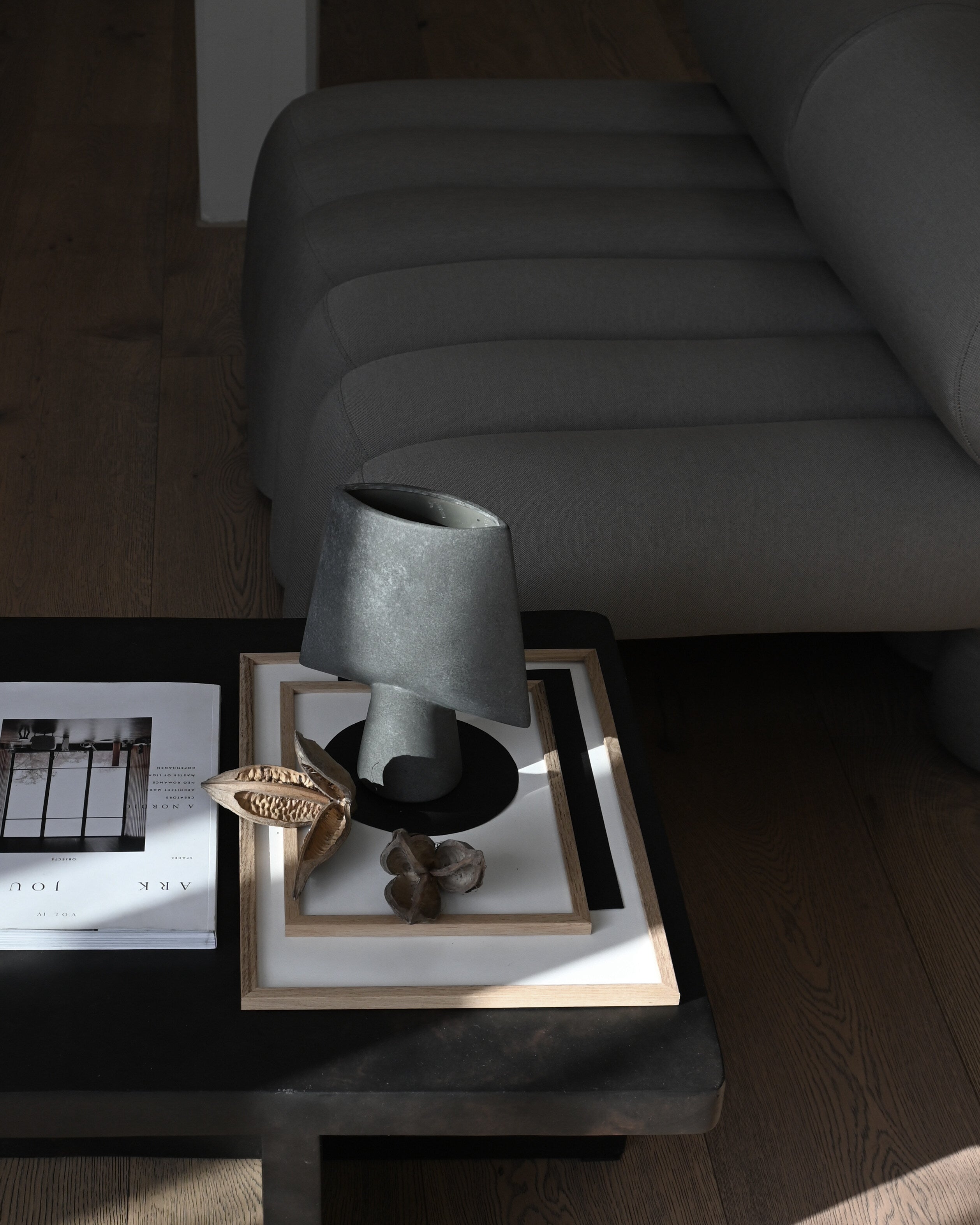 101-copenhagen-sphere-square-mini-vase-dark-grey-keramik image 3