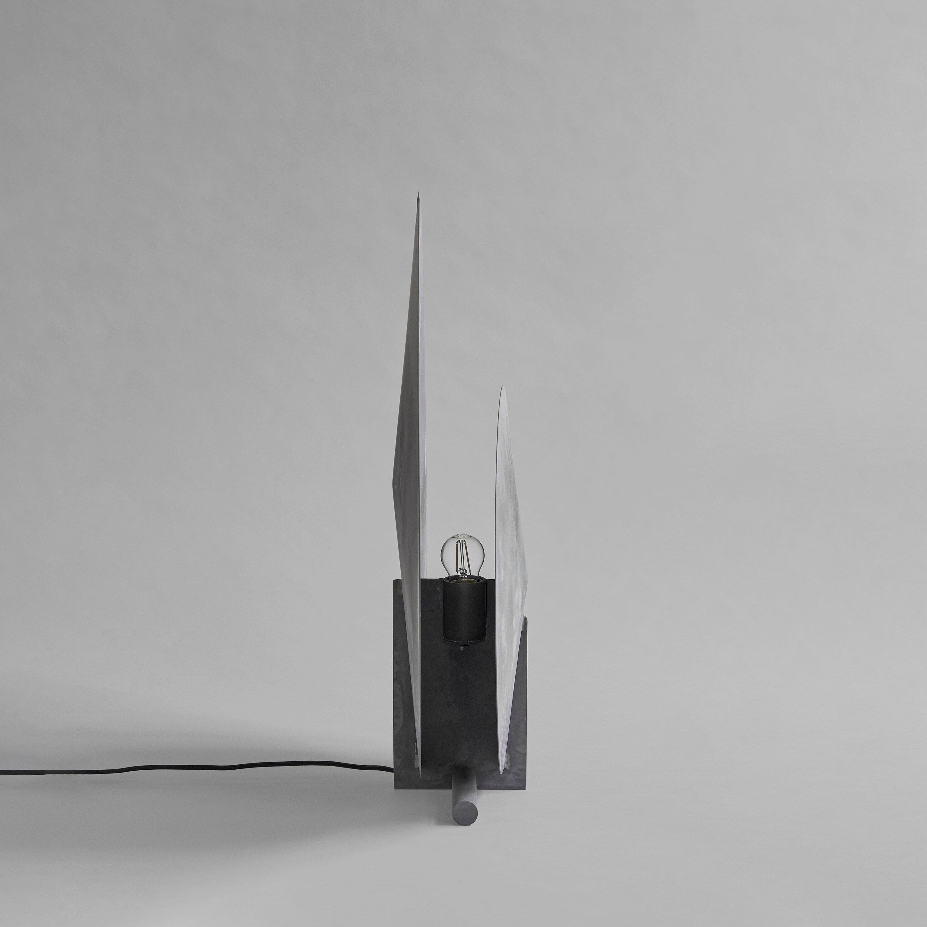 101-copenhagen-ad-stehleuchte-oxidiert-geometrisch image 8