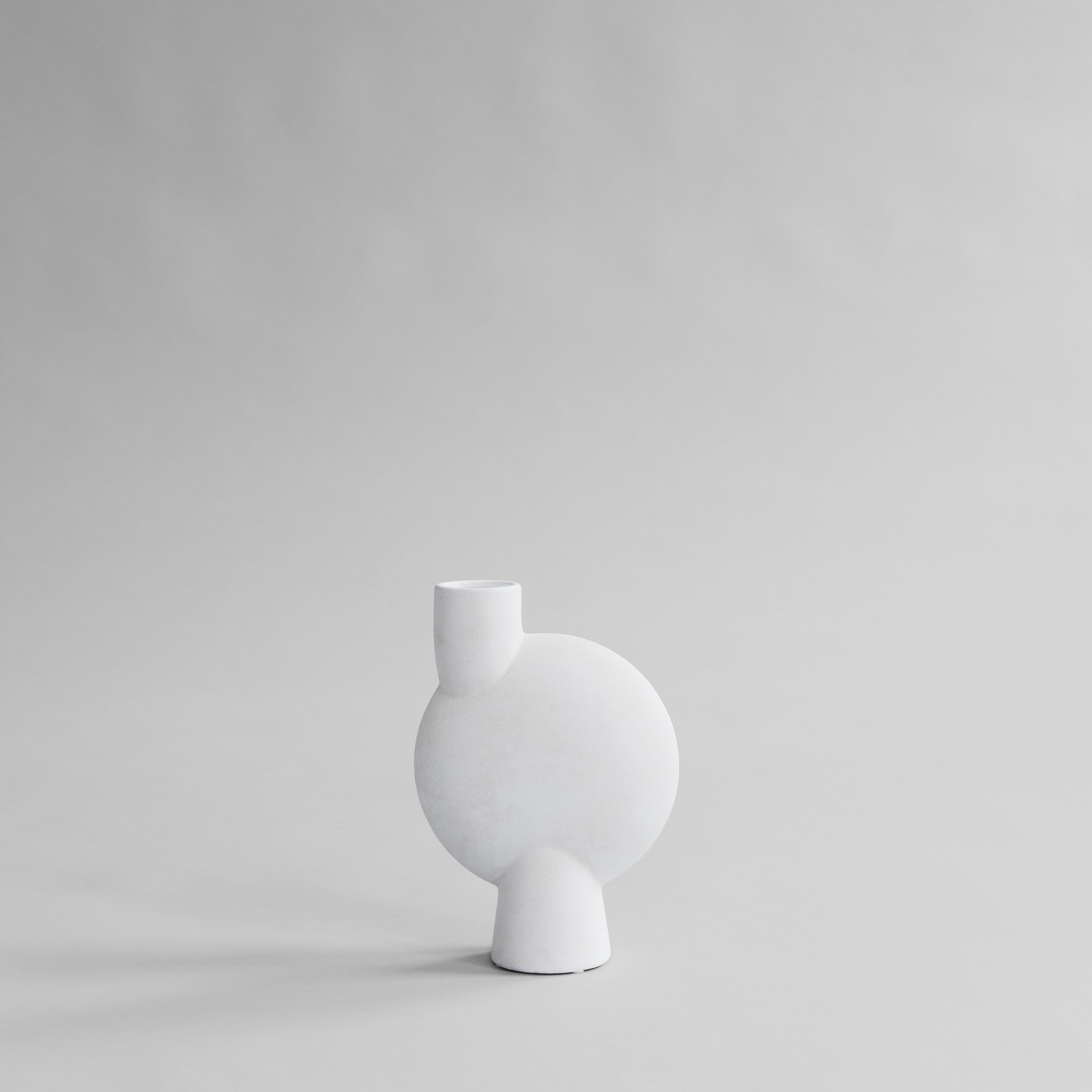 101-copenhagen-sphere-bubl-medio-vase-bone-white-keramik image 1