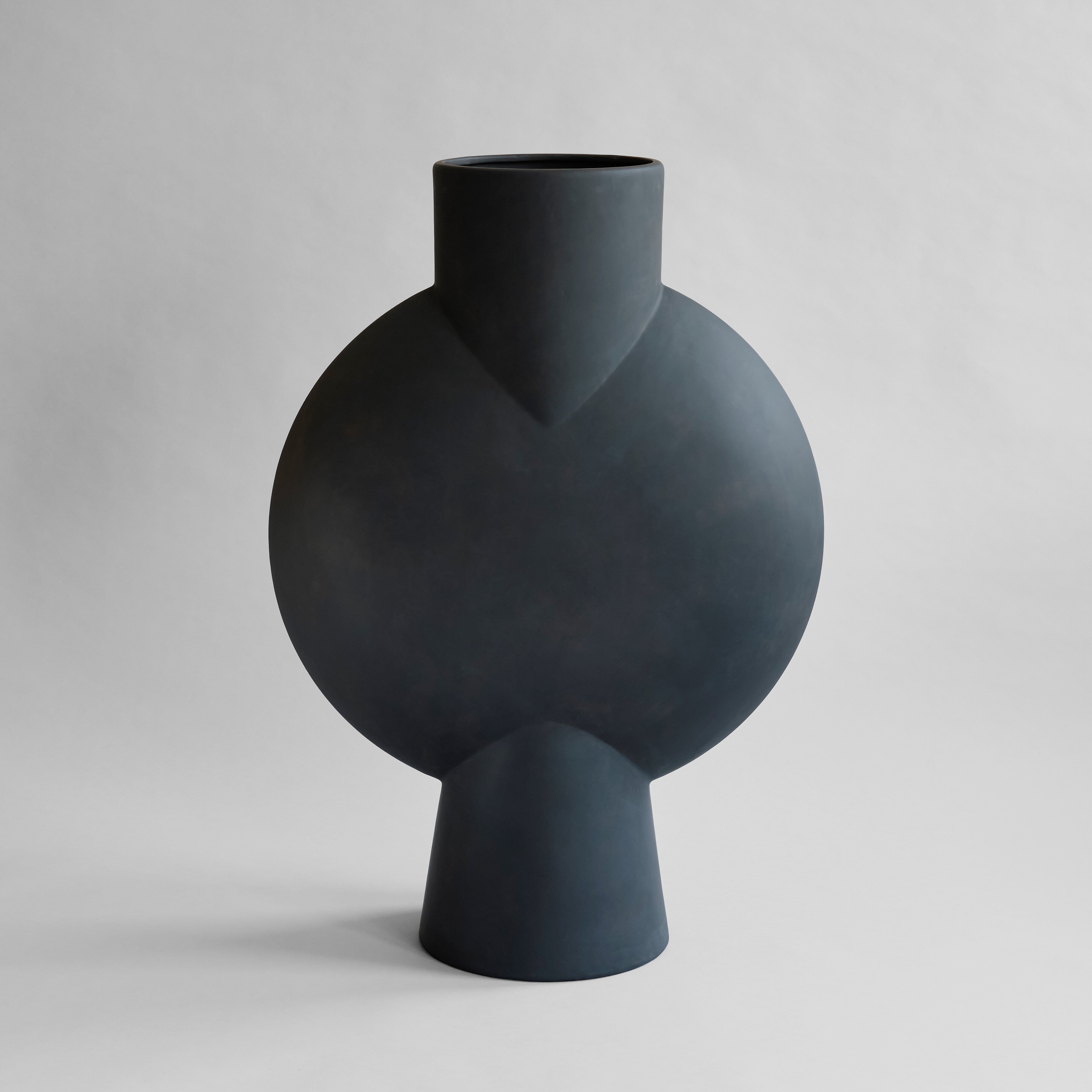 101-copenhagen-sphere-vase-bubl-giant-coffee-100-cm image 1
