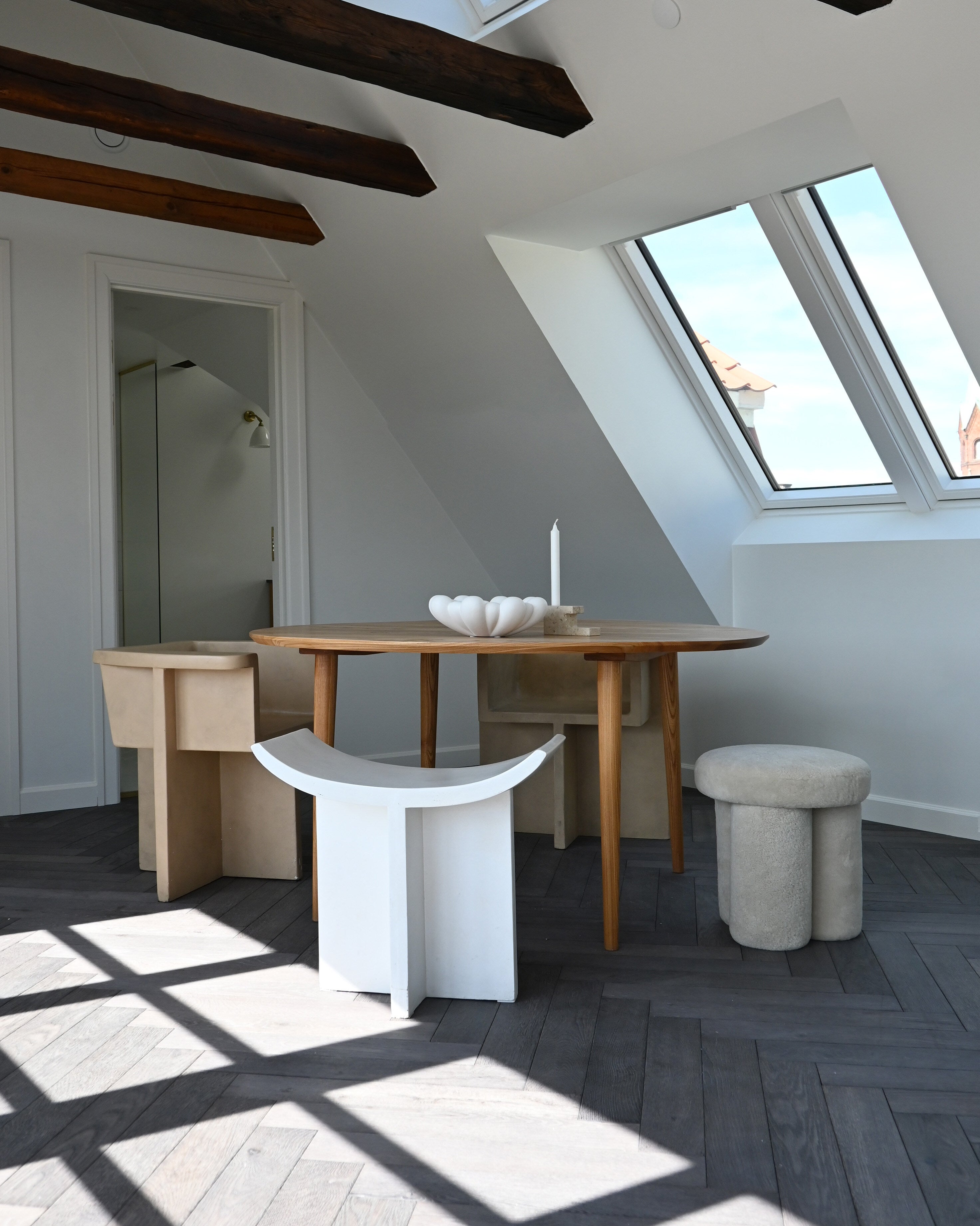 101-copenhagen-brutus-hocker-bone-white-beton image 2